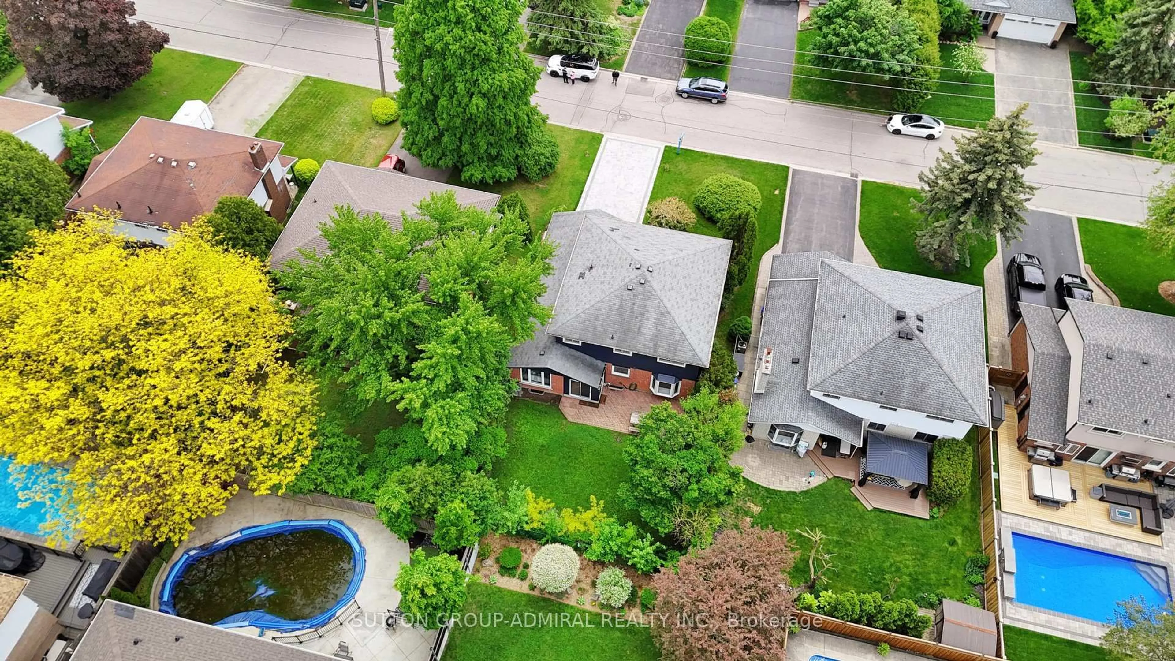 A pic from outside/outdoor area/front of a property/back of a property/a pic from drone, unknown for 14 Thorny Brae Dr, Markham Ontario L3T 3G4