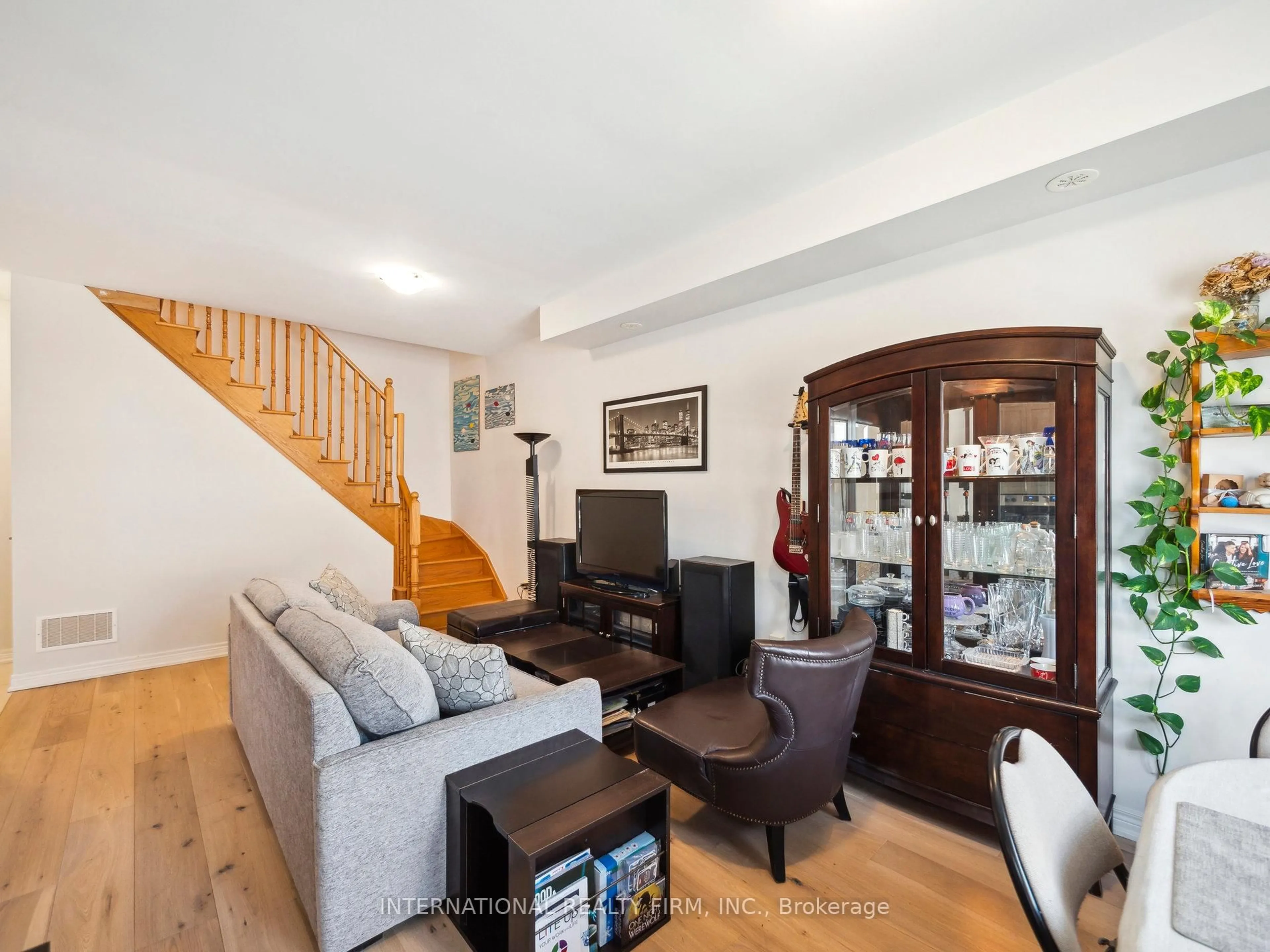 Living room with furniture, unknown for 9621 Jane St #14, Vaughan Ontario L6A 4G5