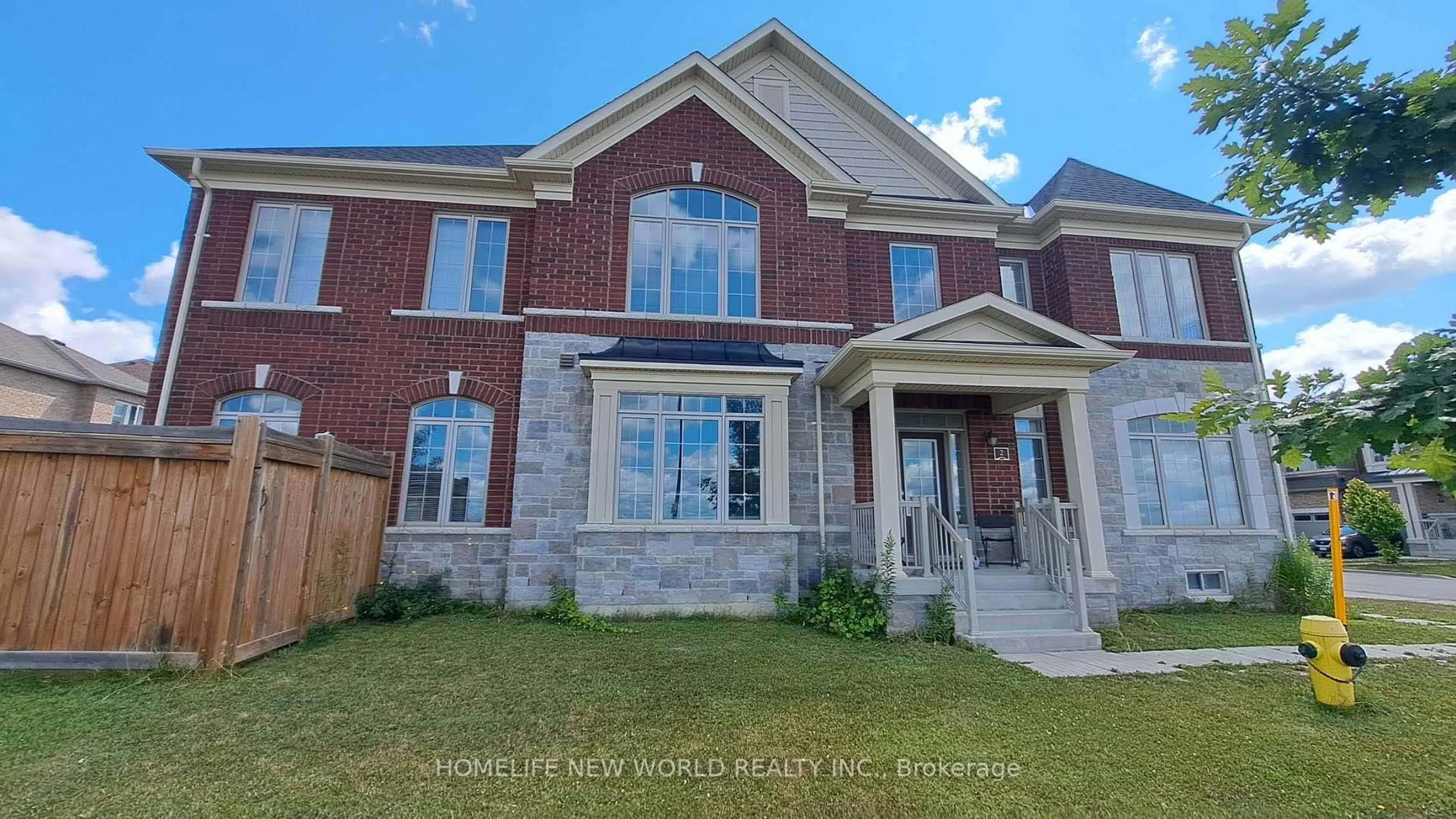 Home with brick exterior material, unknown for 2 Falconridge Terr, East Gwillimbury Ontario L9N 0R2