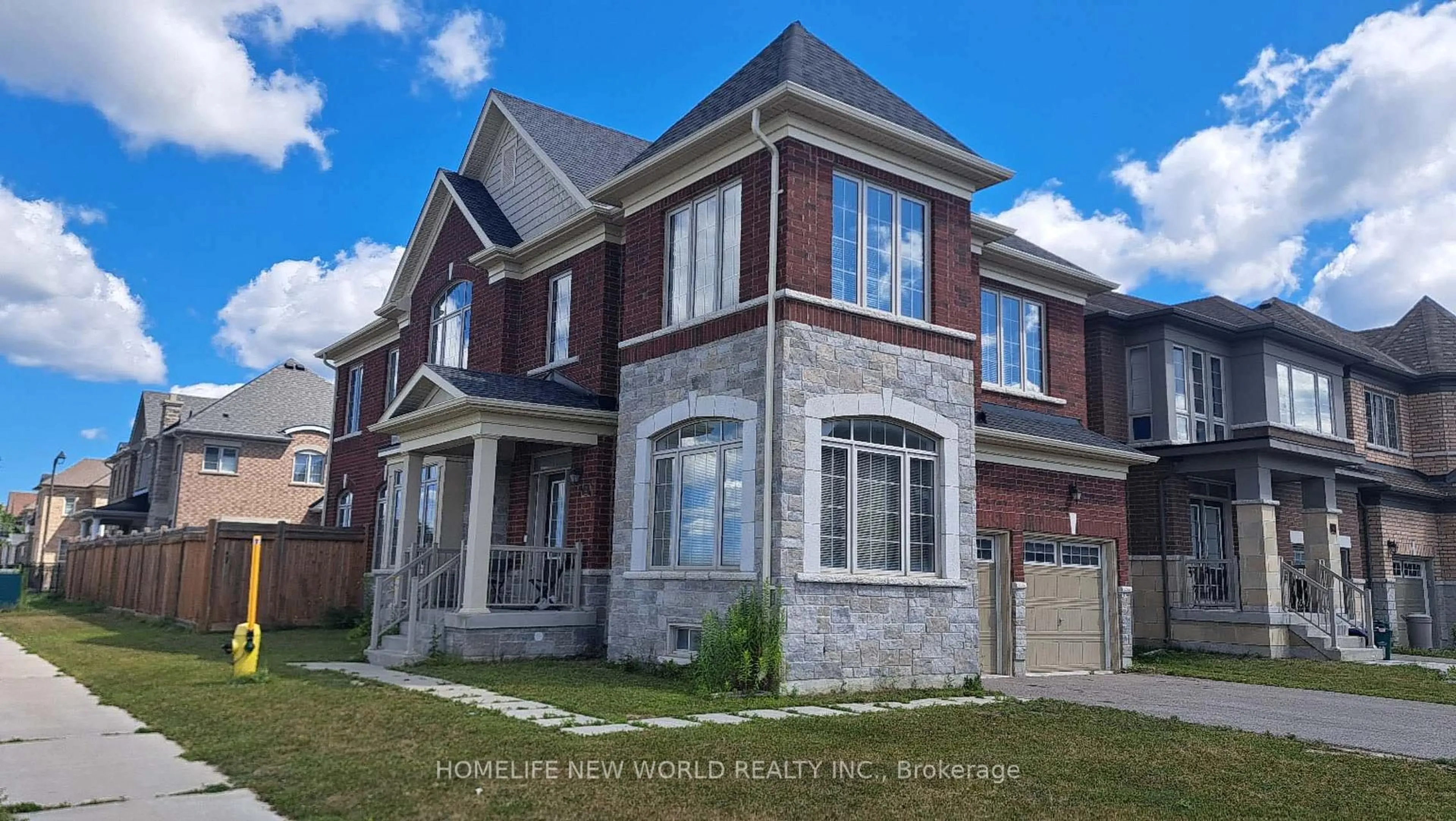 Home with brick exterior material, street for 2 Falconridge Terr, East Gwillimbury Ontario L9N 0R2