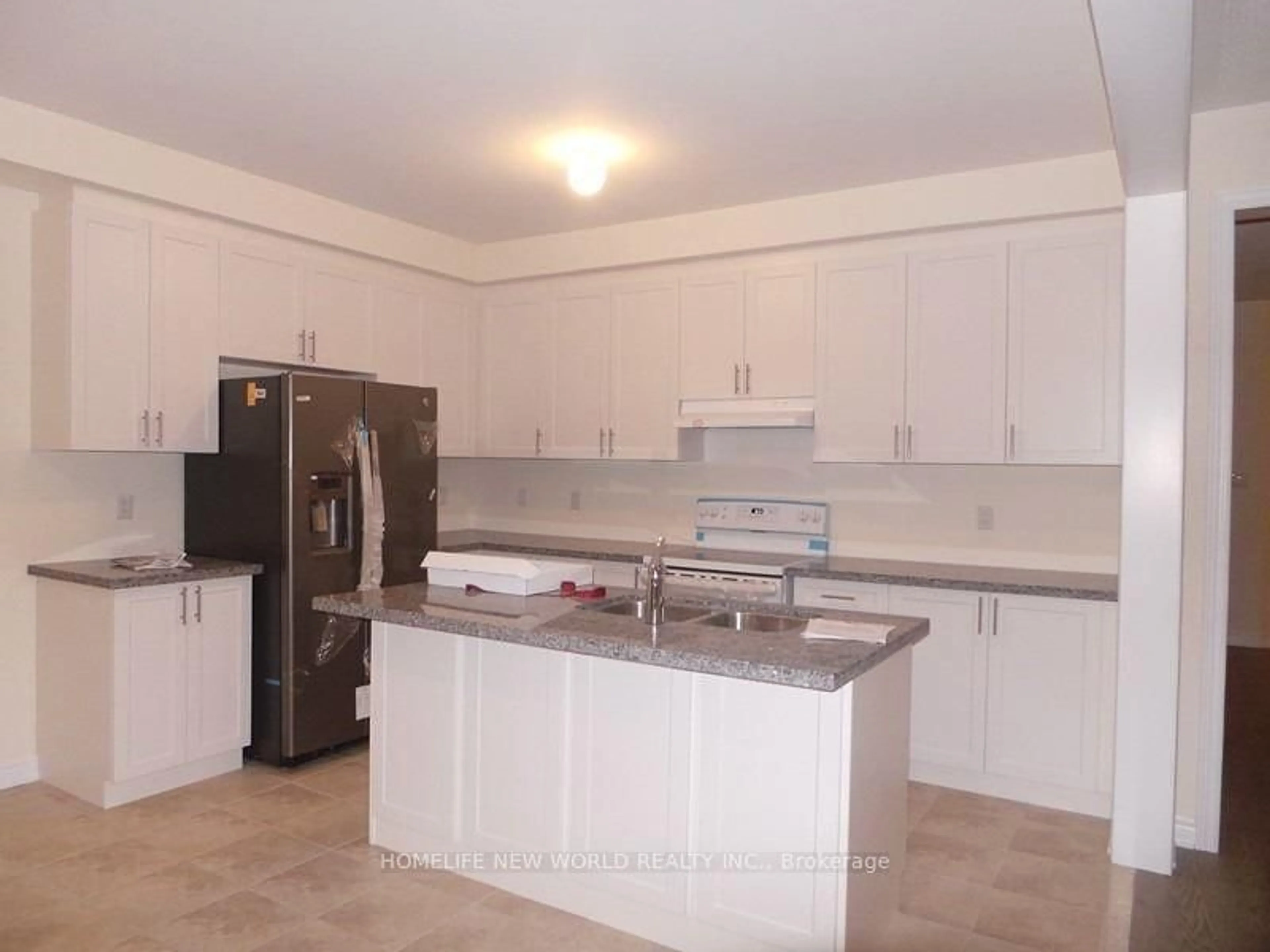 Unknown for 2 Falconridge Terr, East Gwillimbury Ontario L9N 0R2