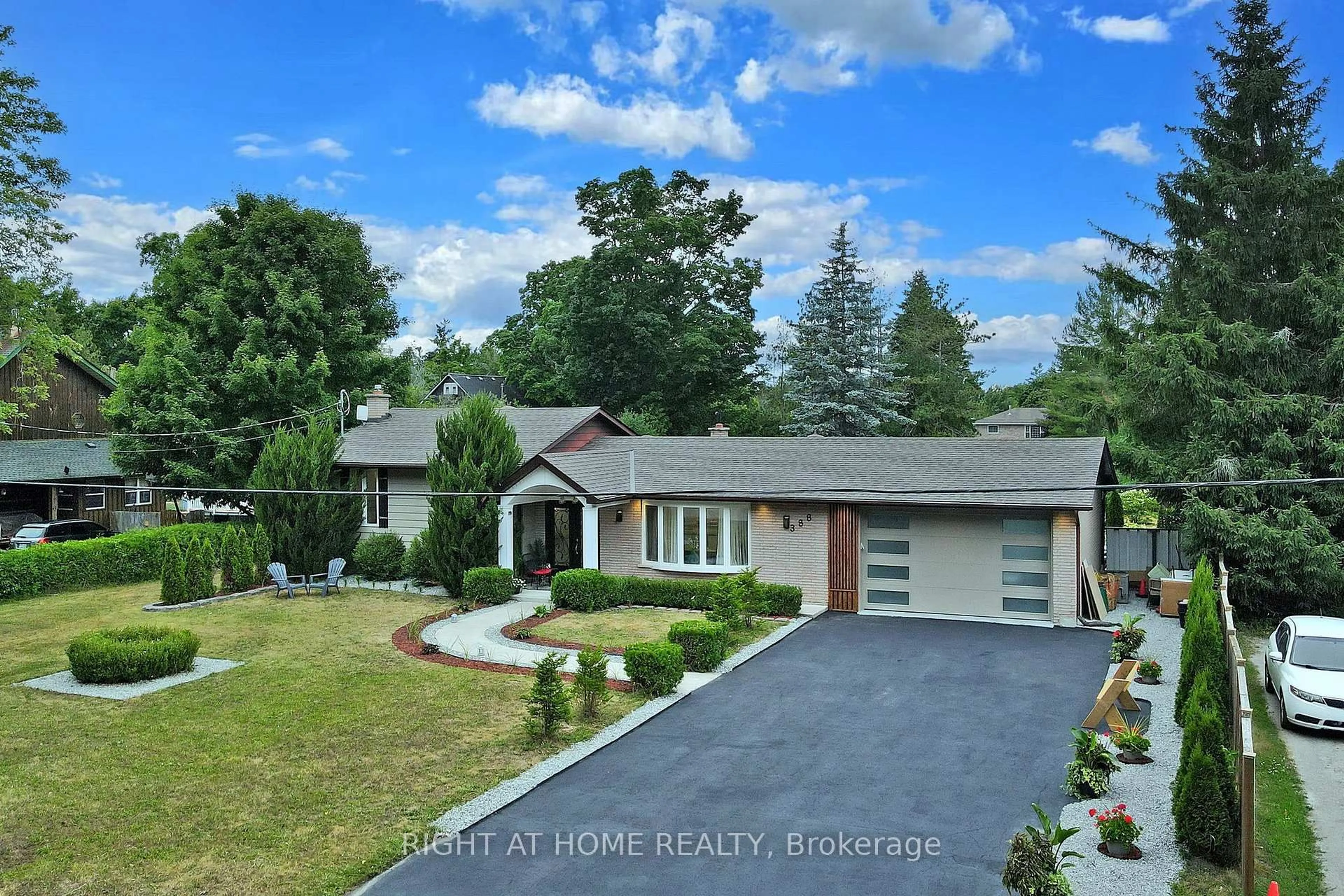 A pic from outside/outdoor area/front of a property/back of a property/a pic from drone, unknown for 388 Bouchier St, Georgina Ontario L4P 3C8
