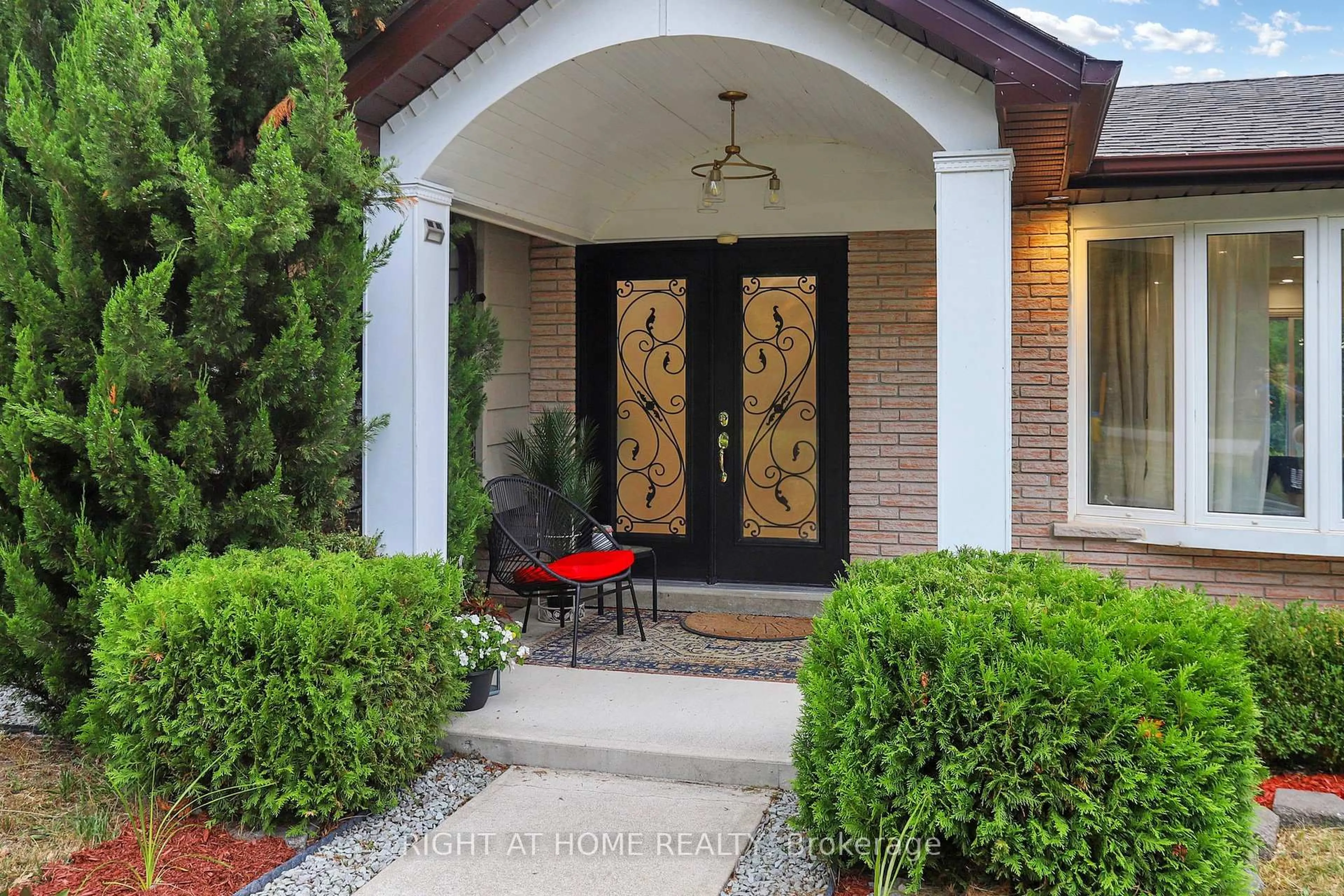 Unknown for 388 Bouchier St, Georgina Ontario L4P 3C8