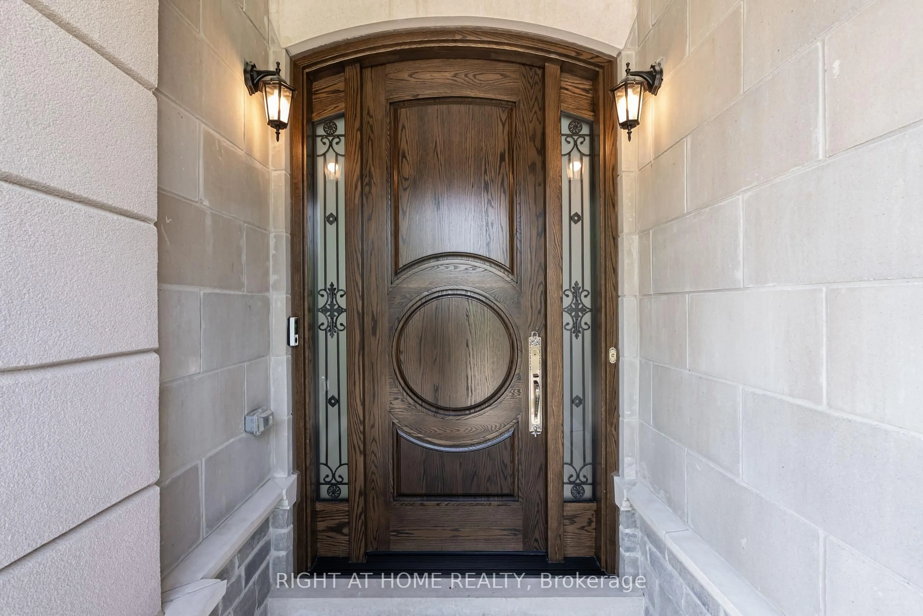 Indoor entryway for 185 Cranberry Lane, Aurora Ontario L4G 5Z4