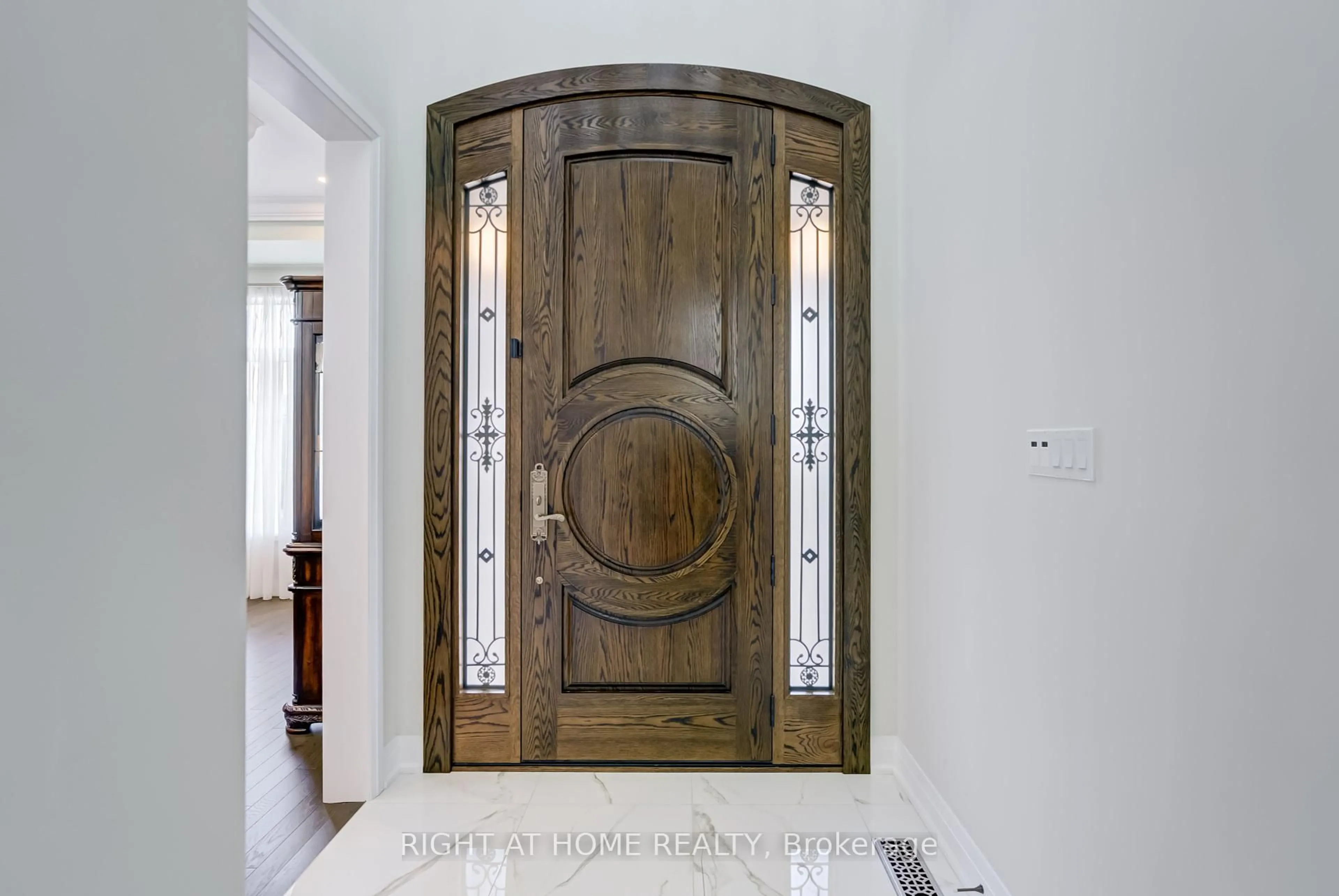 Indoor entryway for 185 Cranberry Lane, Aurora Ontario L4G 5Z4