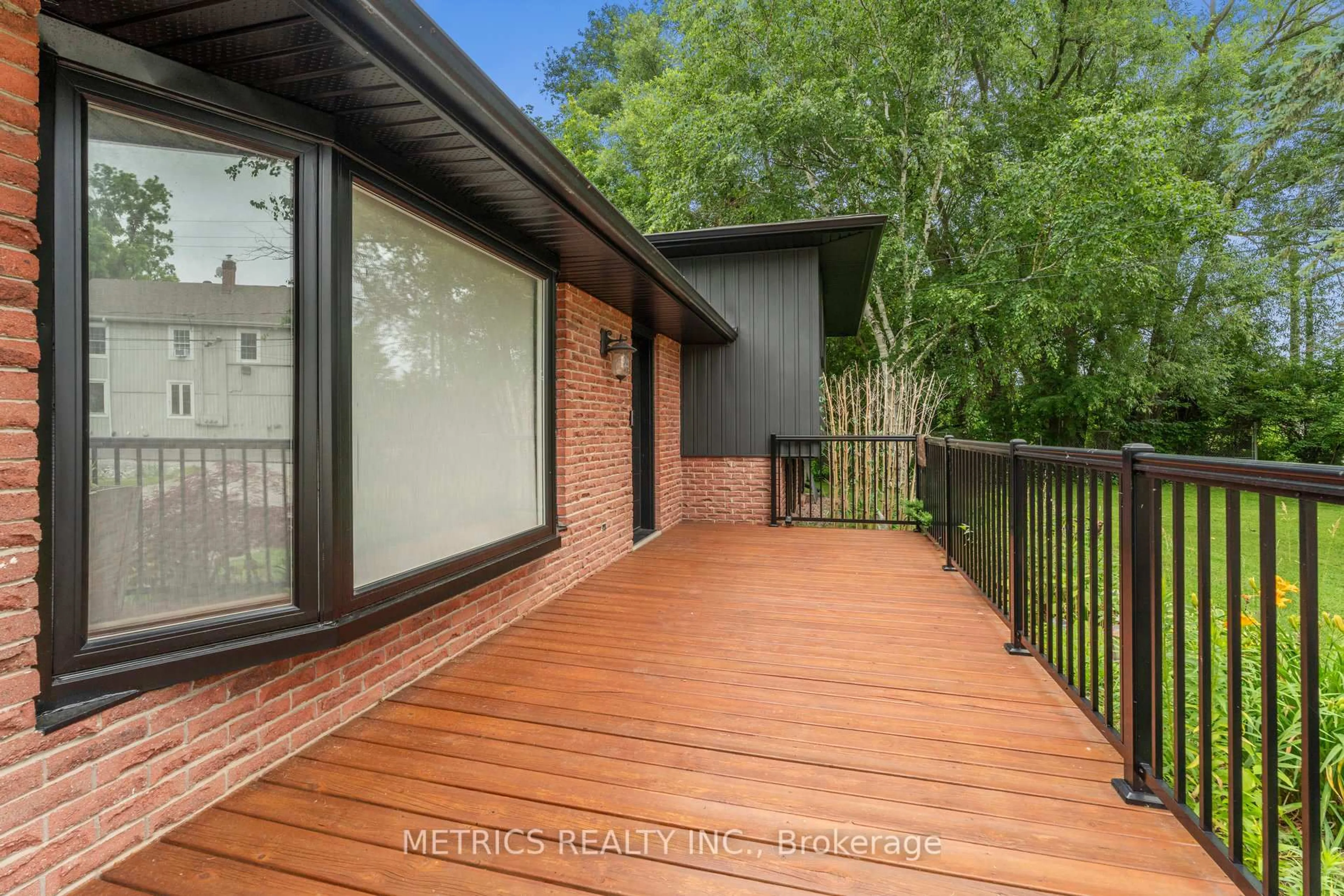 Patio, unknown for 1386 Gilford Rd, Innisfil Ontario L0L 1R0
