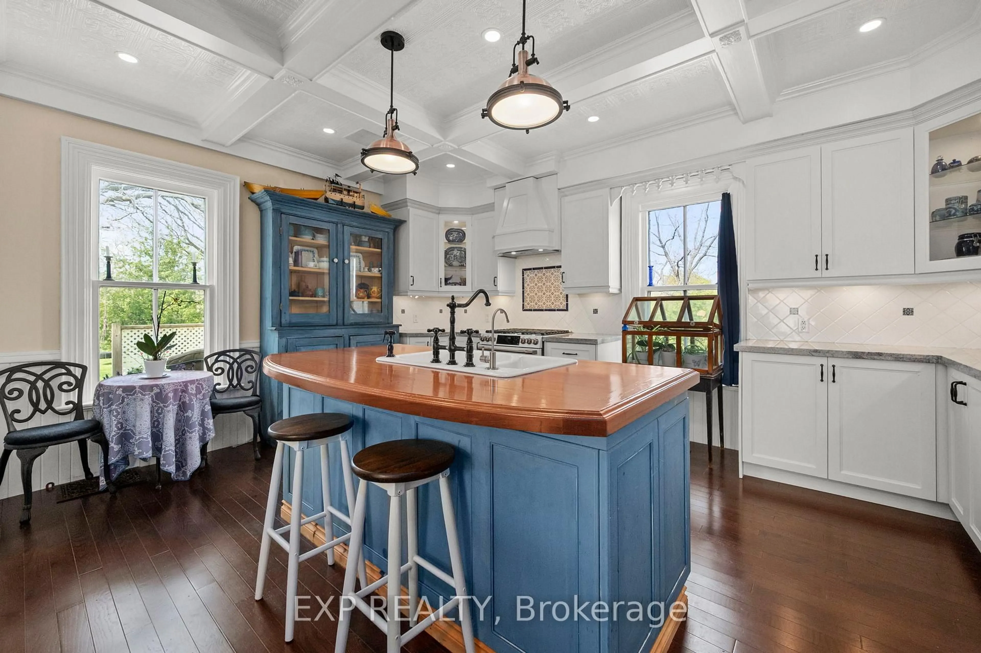 Open concept kitchen, ceramic/tile floor for 145 High St, Georgina Ontario L0E 1R0