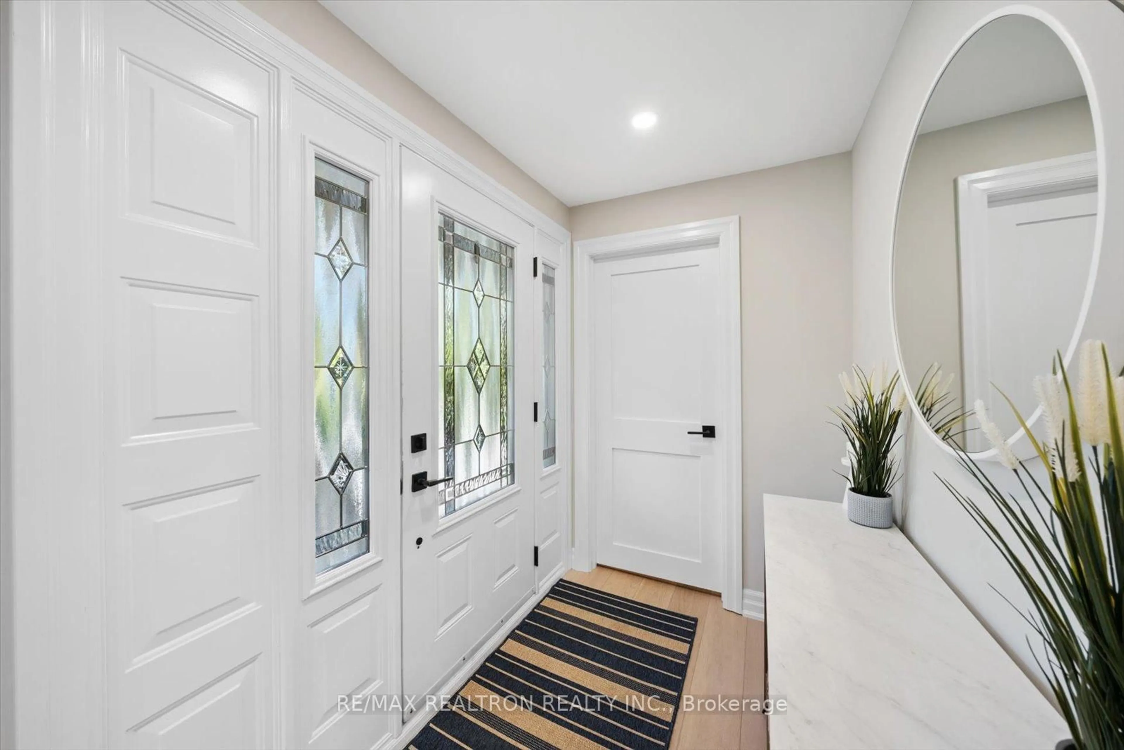 Indoor entryway for 89 Devins Dr, Aurora Ontario L4G 2Z5