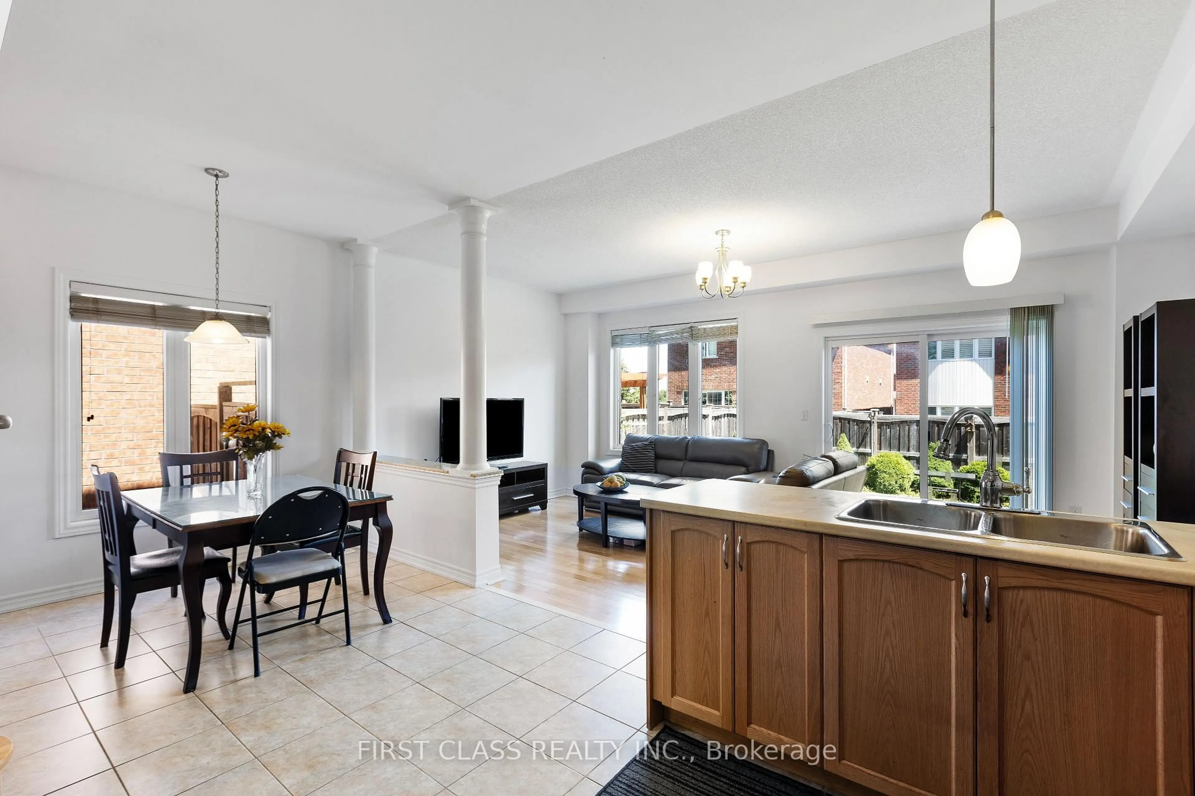 Open concept kitchen, ceramic/tile floor for 74 Evershot Cres, Markham Ontario L6E 0L7