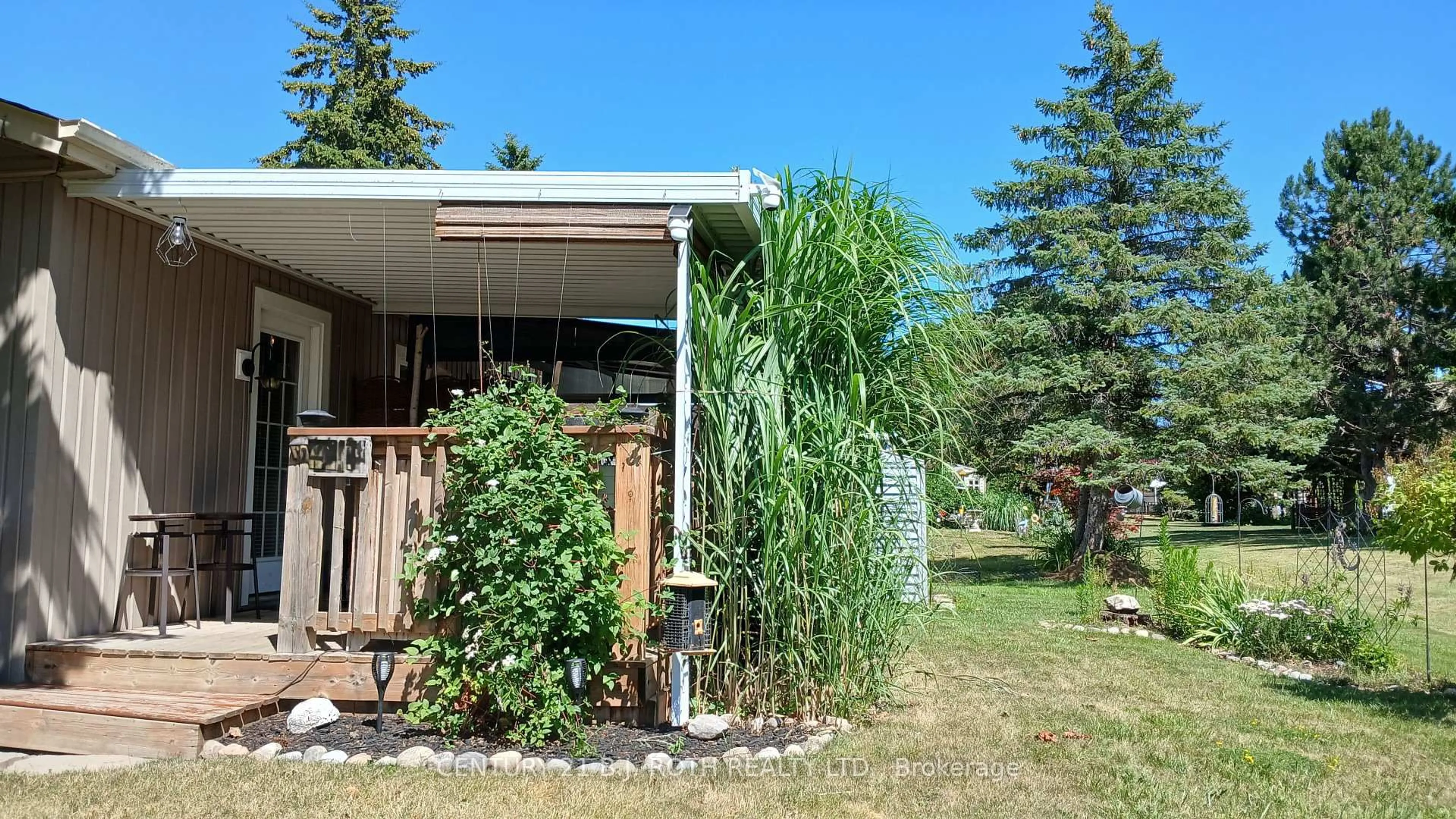 Patio, water/lake/river/ocean view for 73 Linden Lane, Innisfil Ontario L9S 1P3