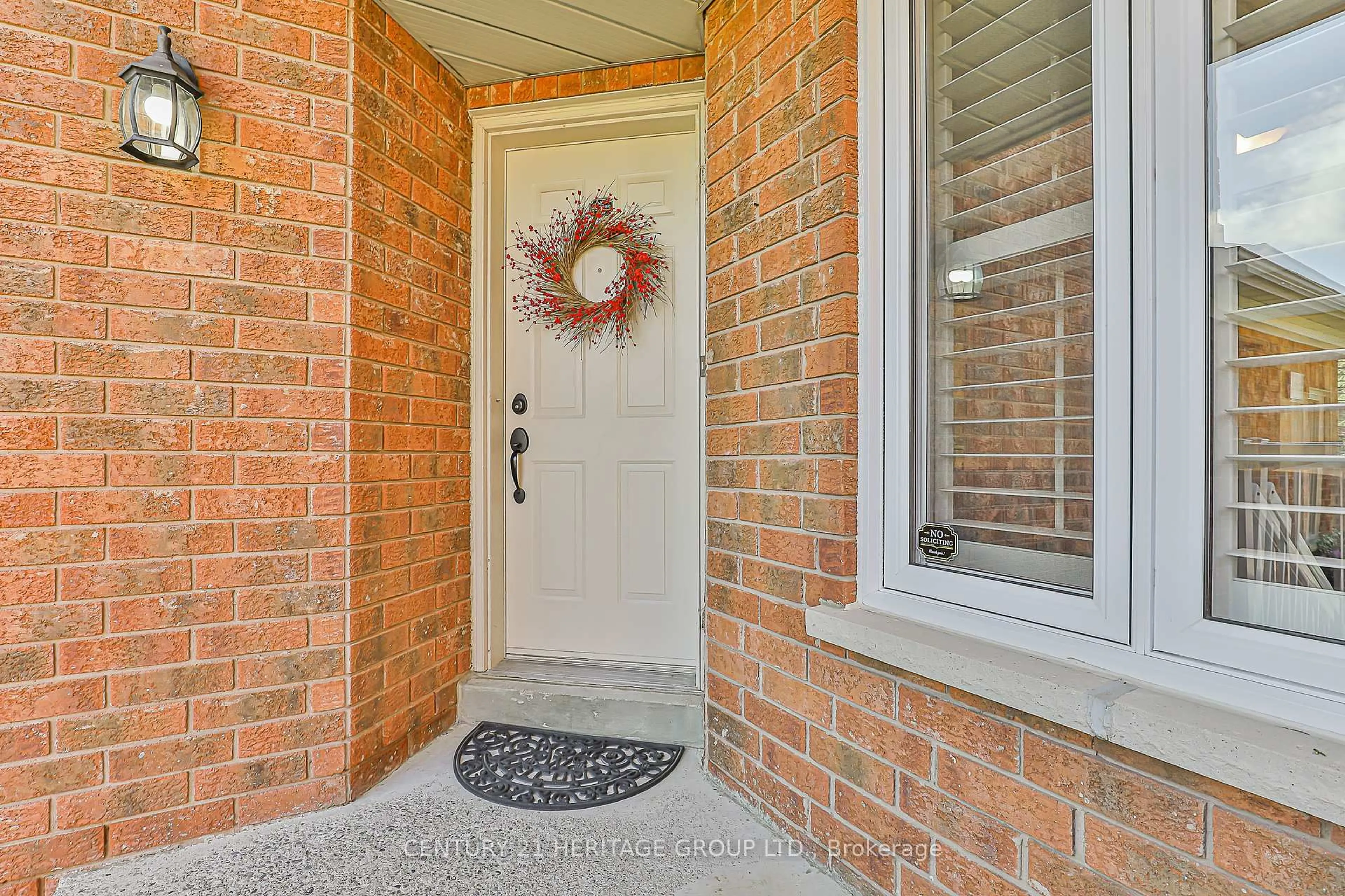 Indoor entryway for 80 Primeau Dr, Aurora Ontario L4G 6Z2