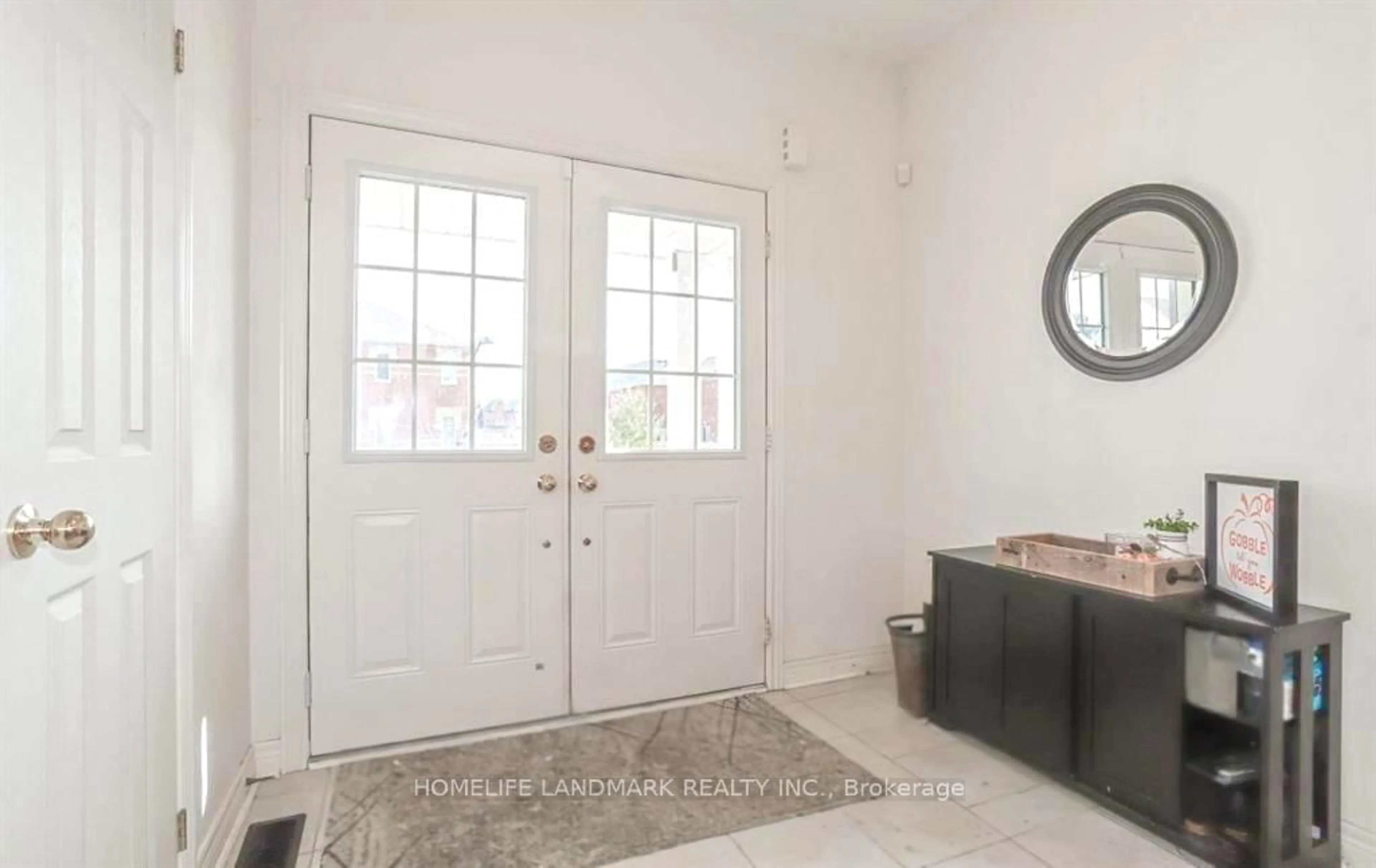 Indoor entryway for 256 Greenwood Rd, Whitchurch-Stouffville Ontario L4A 4N8