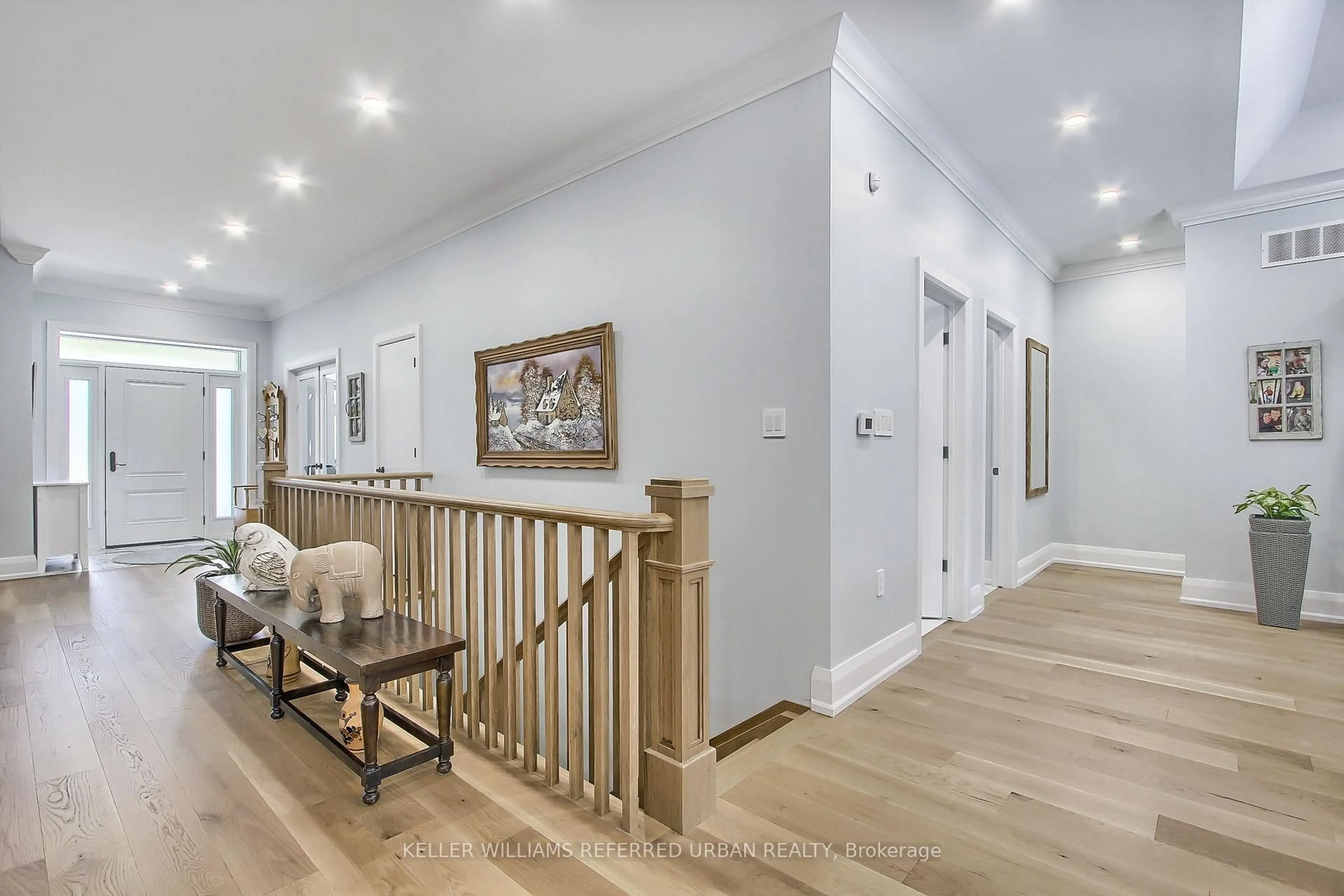 Indoor entryway for 2705 14th Line, Innisfil Ontario L0L 1R0