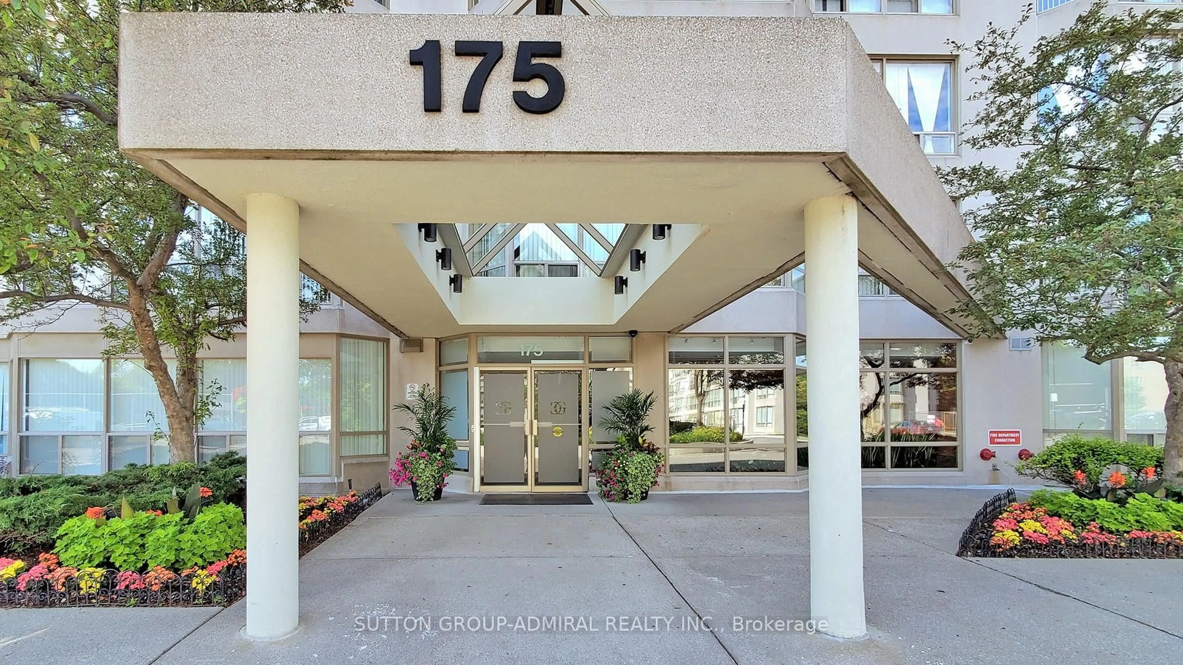 Indoor foyer for 175 Cedar Ave #410, Richmond Hill Ontario L4C 9V3