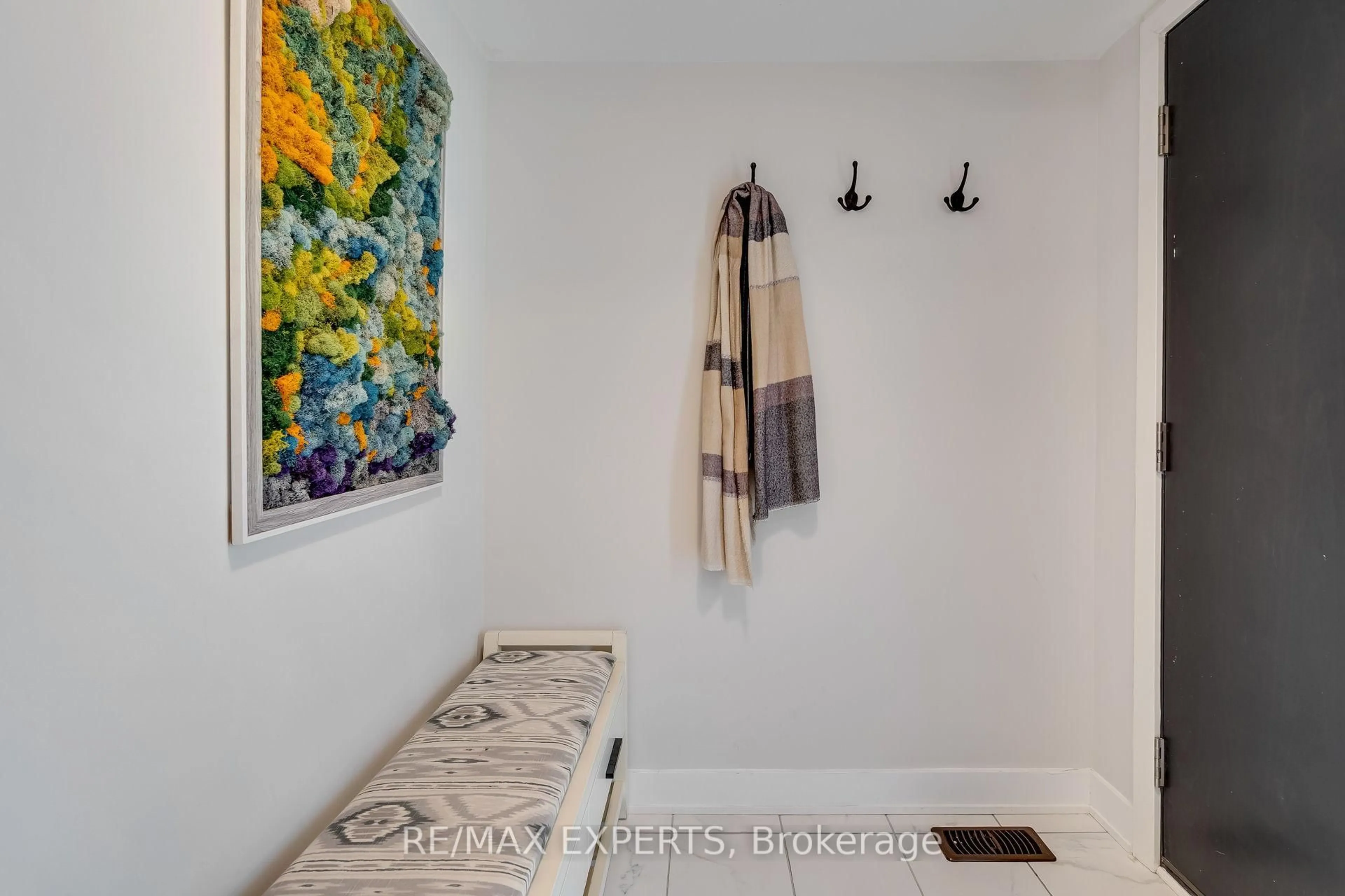 Indoor entryway for 155 Carpaccio Ave, Vaughan Ontario L4H 4R6