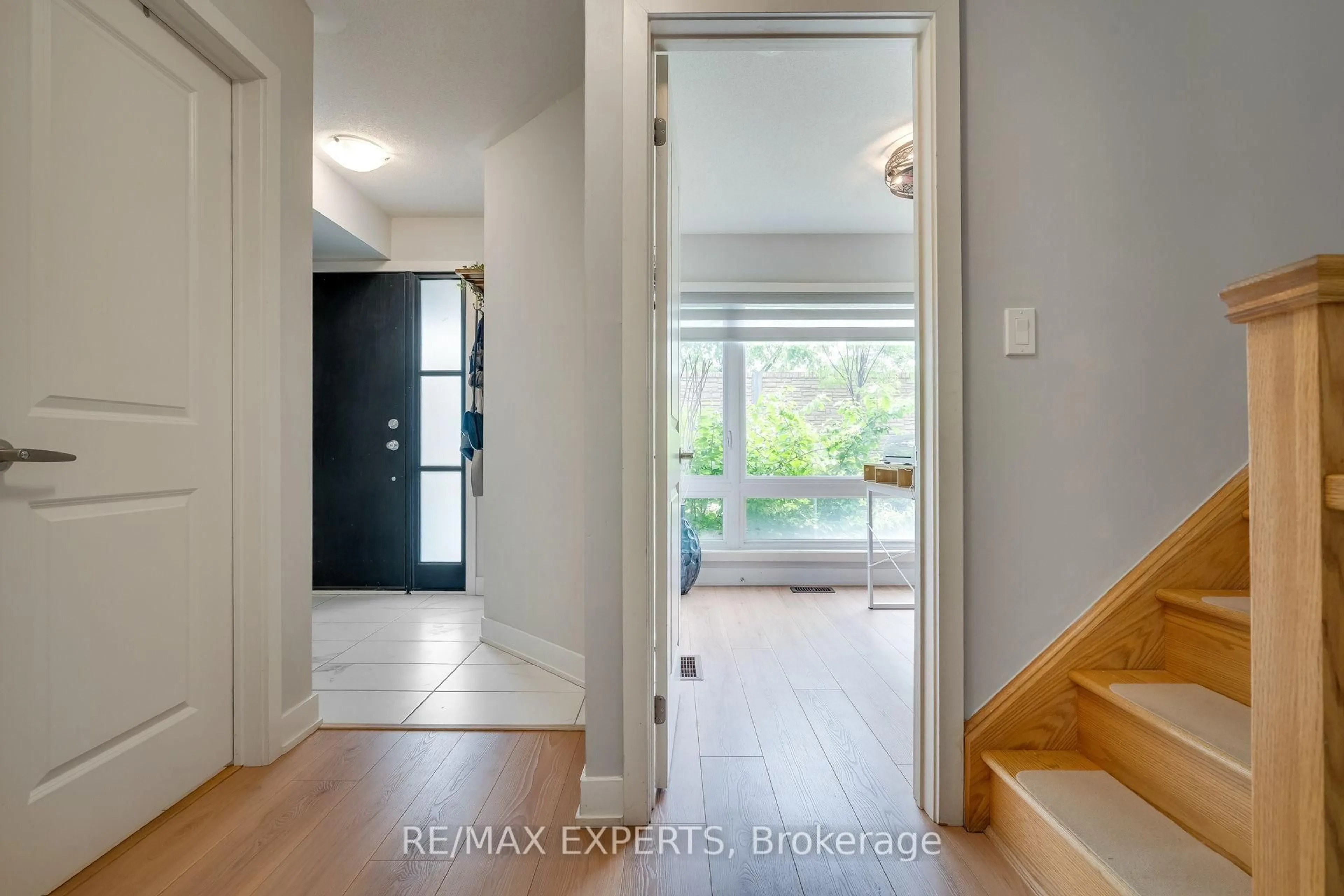 Indoor entryway for 155 Carpaccio Ave, Vaughan Ontario L4H 4R6