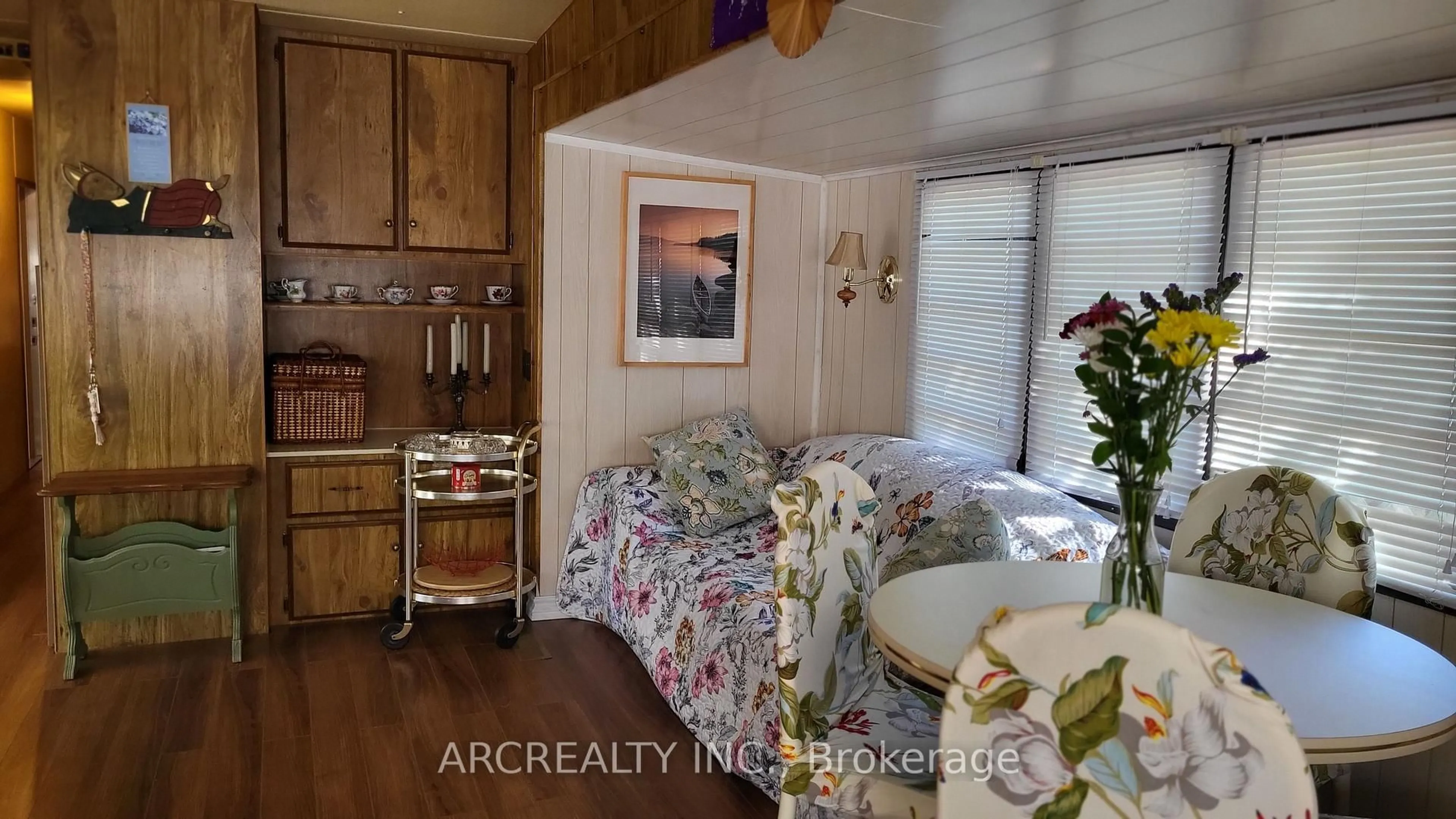 A pic of a room for 7 Cardinal Lane, Georgina Ontario L0E 1N0