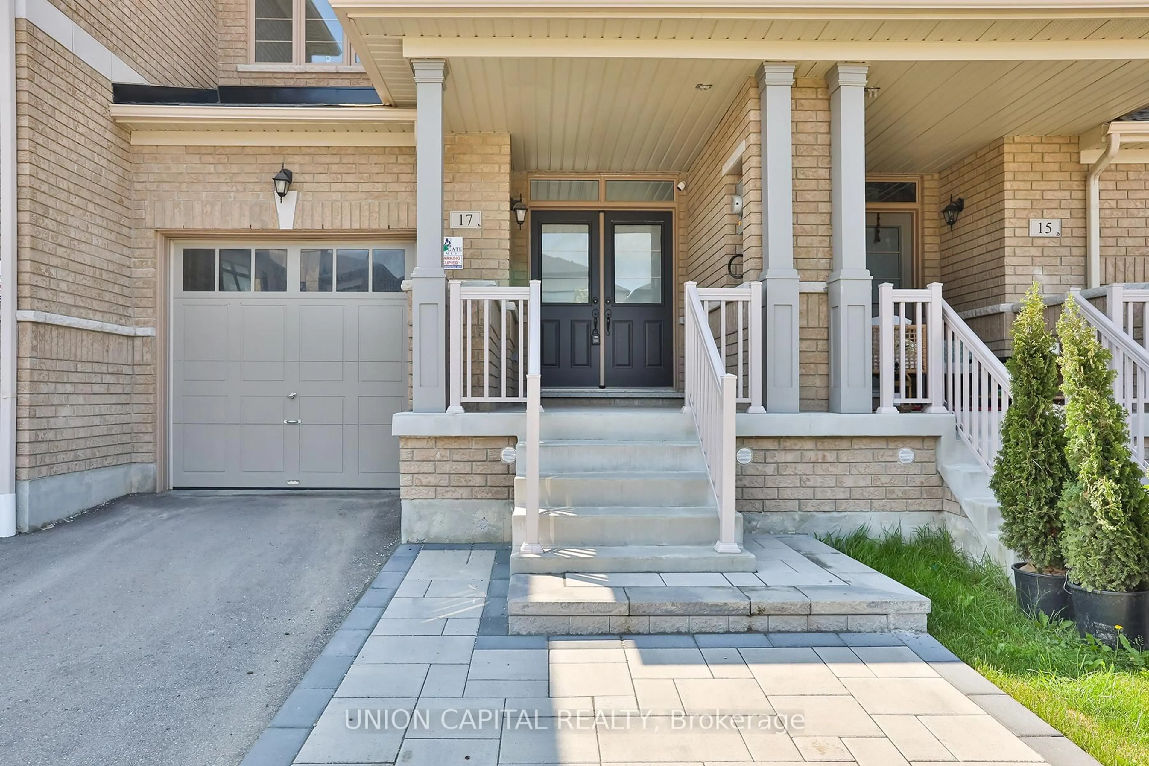 Home with brick exterior material, street for 17 Markview Rd, Whitchurch-Stouffville Ontario L4A 4W1