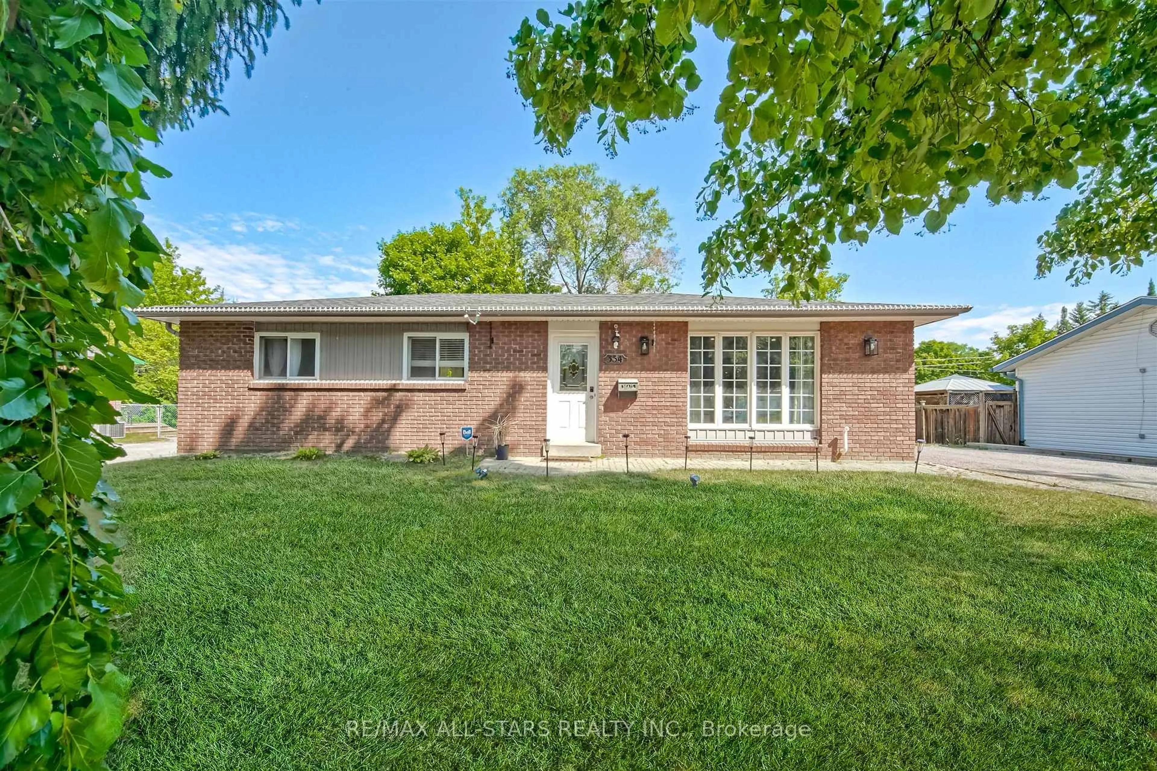 Home with brick exterior material, street for 354 ADELINE Dr, Georgina Ontario L4P 3C3