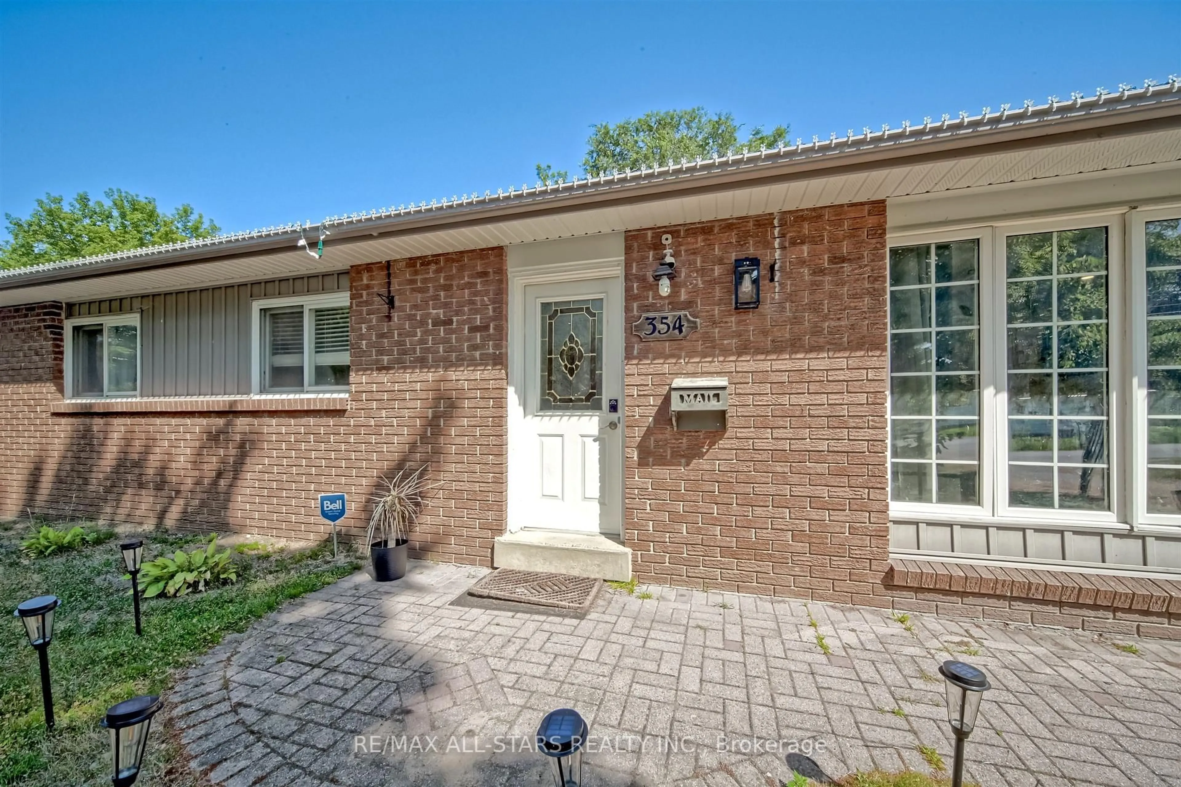 Home with brick exterior material, street for 354 ADELINE Dr, Georgina Ontario L4P 3C3