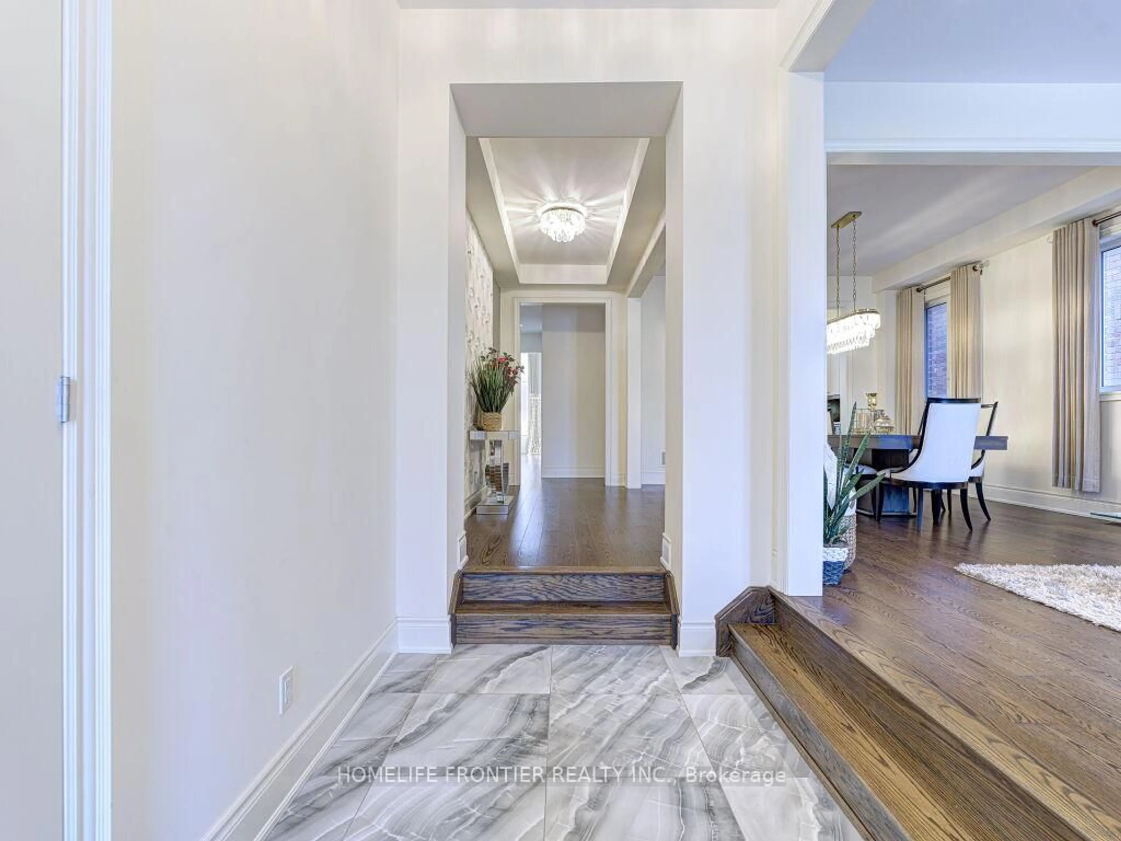 Indoor entryway for 163 Hillsview Dr, Richmond Hill Ontario L4C 8R3