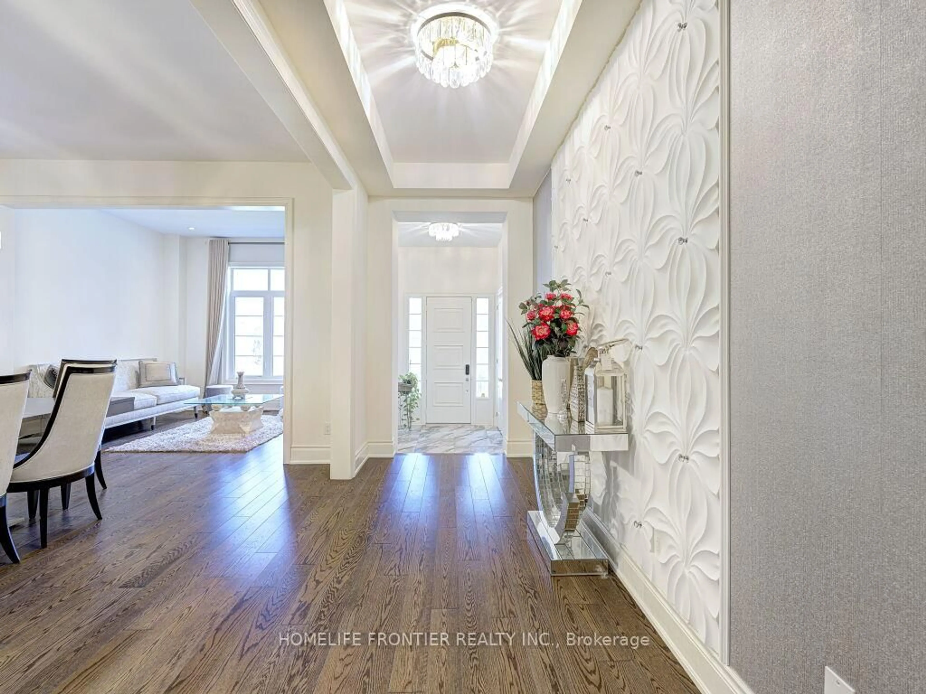 Indoor entryway for 163 Hillsview Dr, Richmond Hill Ontario L4C 8R3