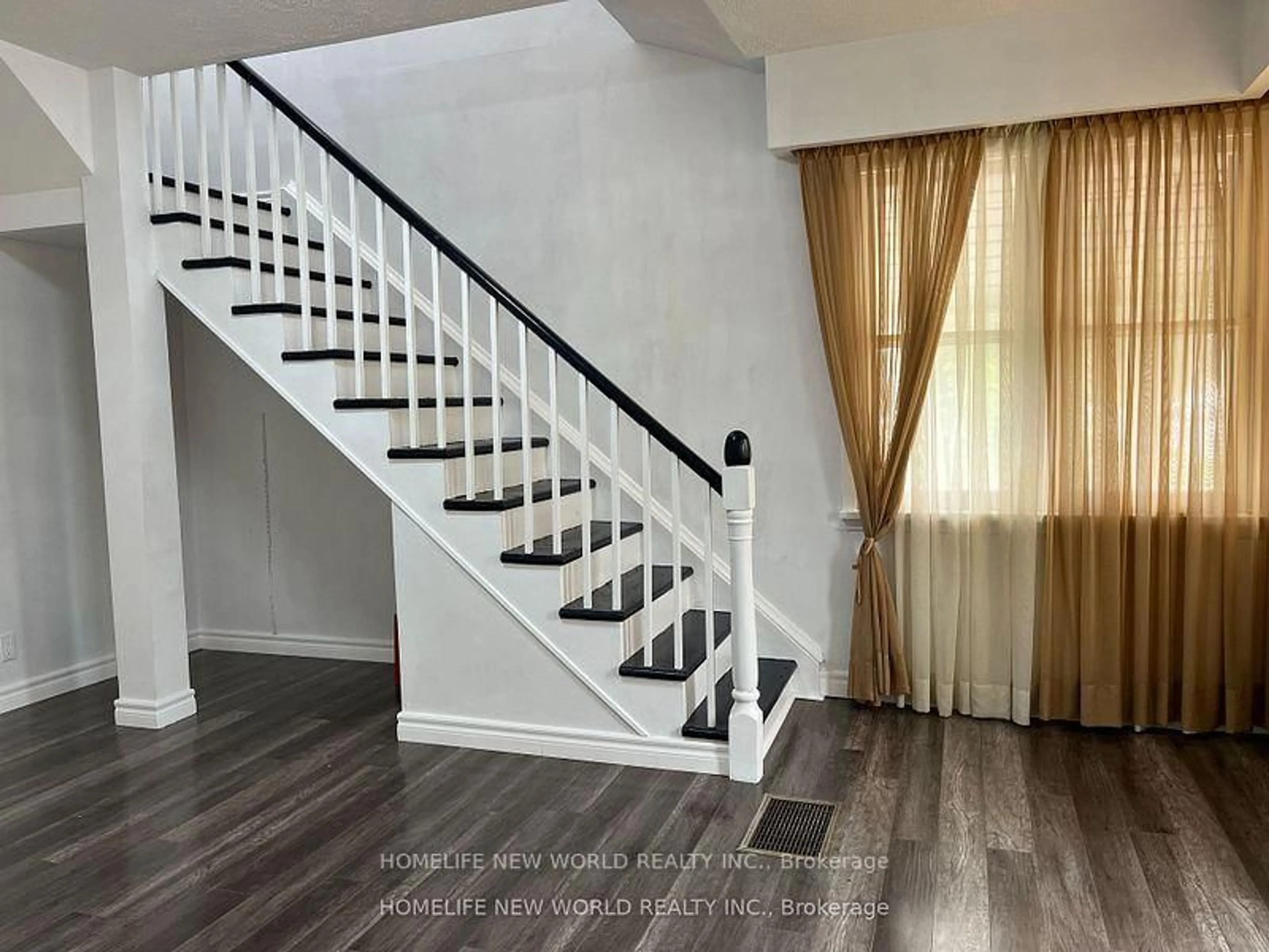 Stairs for 4549 14th Ave, Markham Ontario L3S 3K2