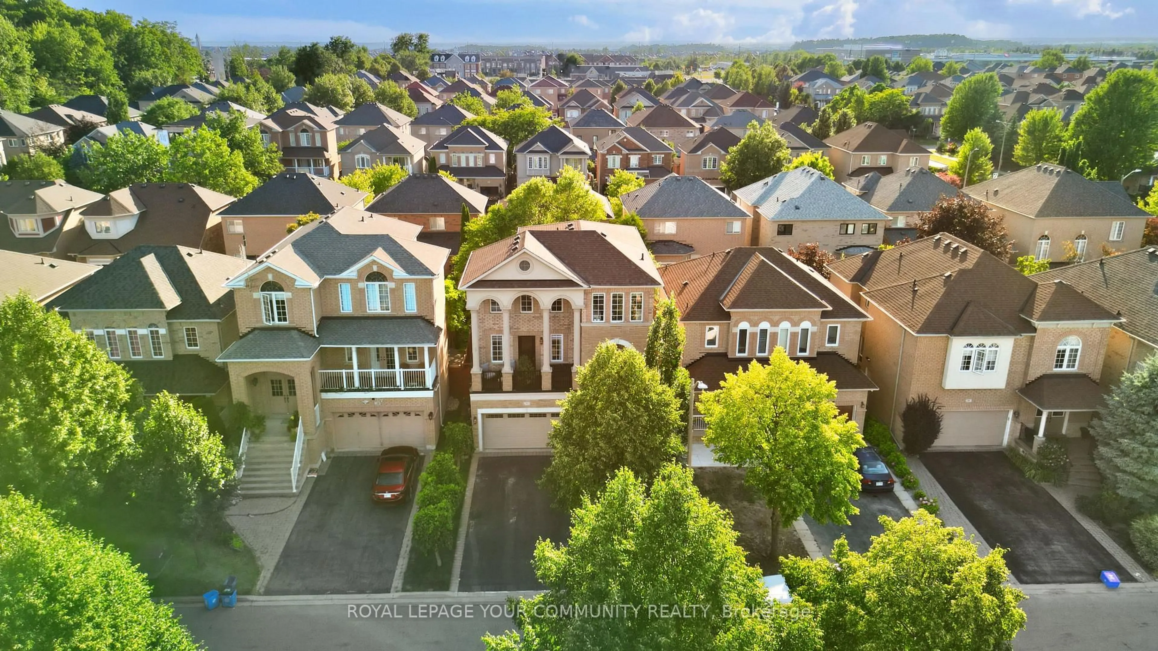 A pic from outside/outdoor area/front of a property/back of a property/a pic from drone, city buildings view from balcony for 32 Wheatfield Dr, Vaughan Ontario L4H 2K7