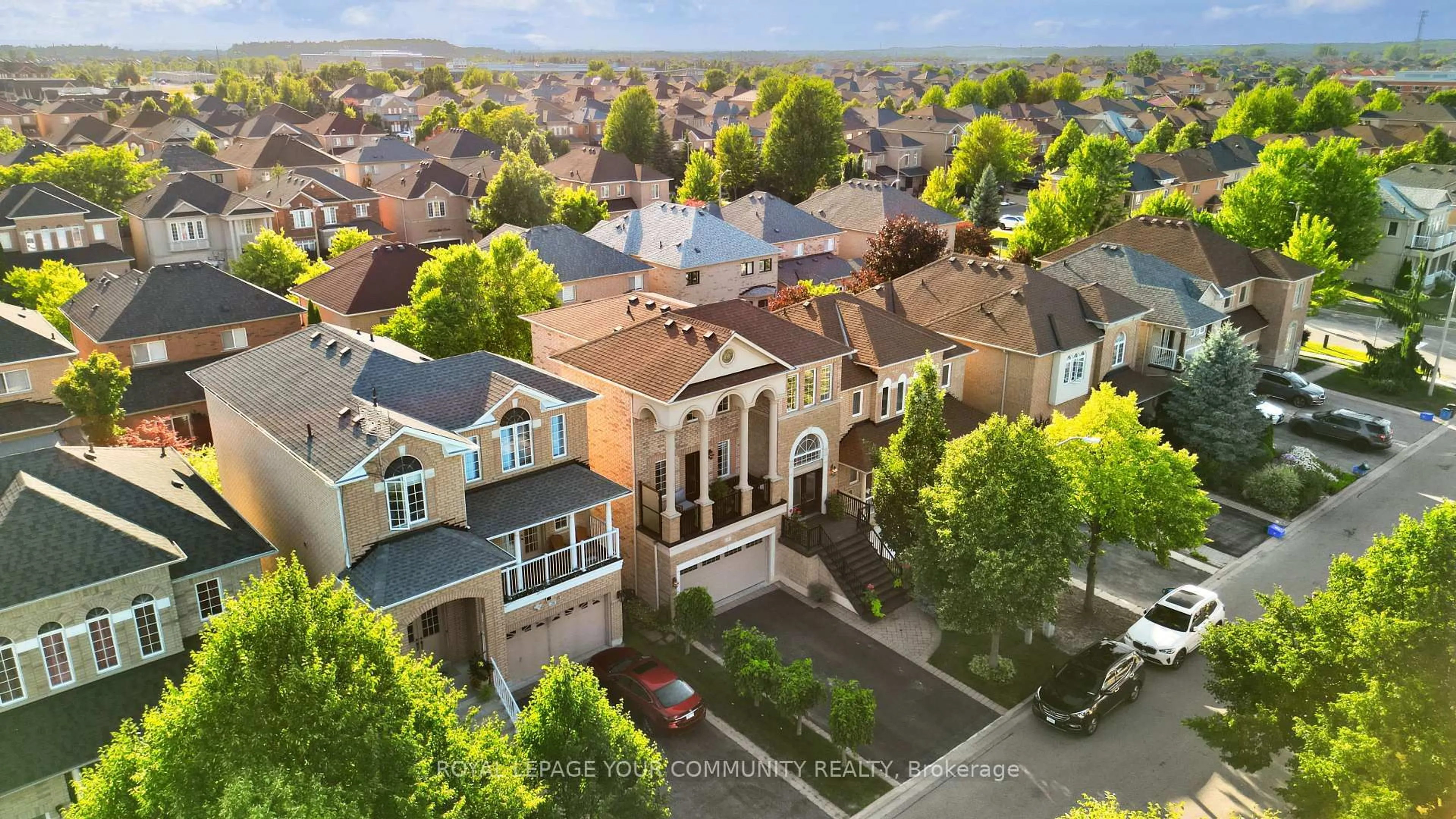 A pic from outside/outdoor area/front of a property/back of a property/a pic from drone, city buildings view from balcony for 32 Wheatfield Dr, Vaughan Ontario L4H 2K7