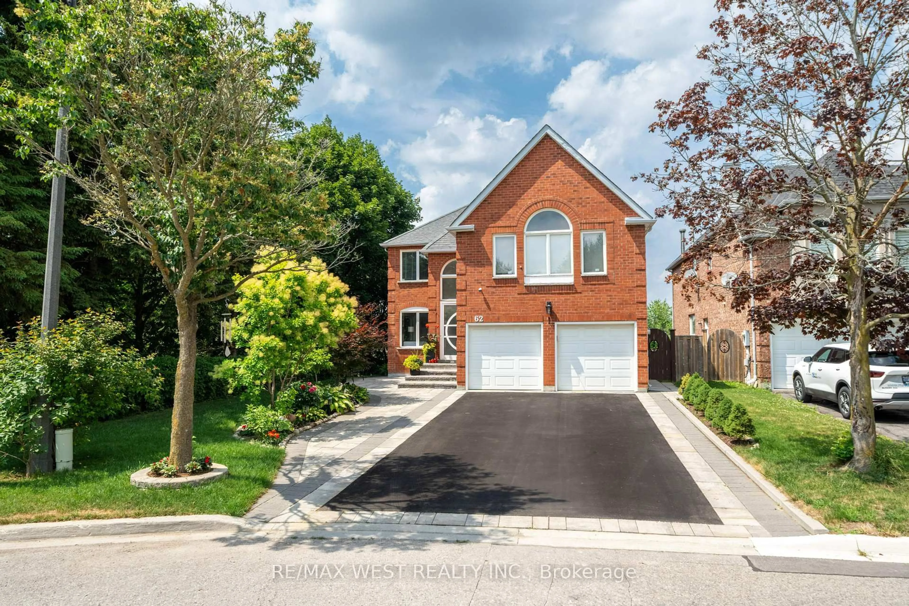 Home with brick exterior material, street for 62 Briardale Pl, Aurora Ontario L4G 6M4