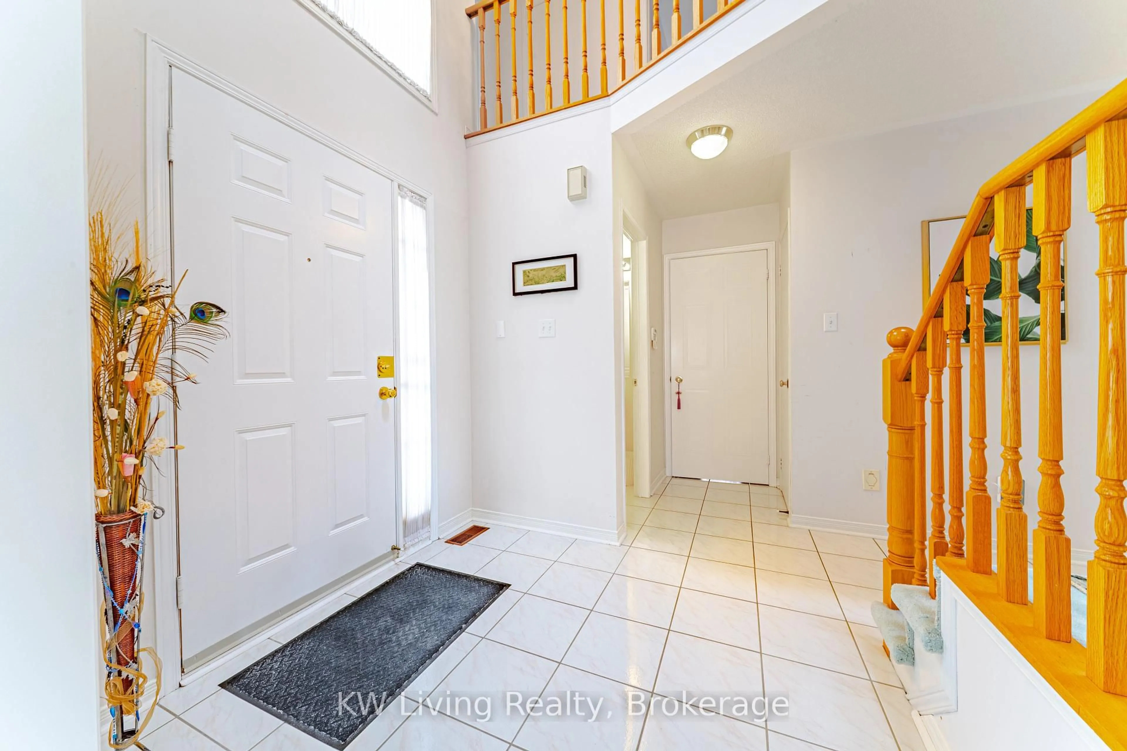 Indoor foyer for 71 Gillingham Ave, Markham Ontario L3S 3Y3