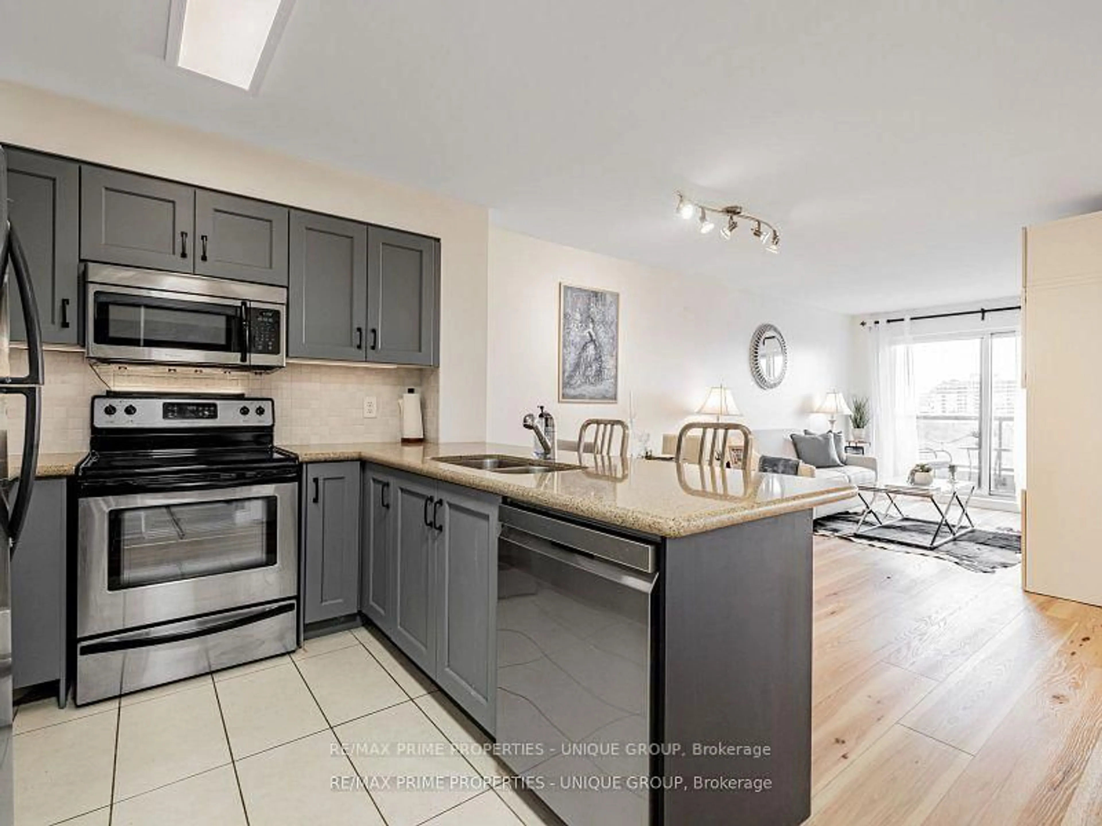 Open concept kitchen, ceramic/tile floor for 18 Harding Blvd #709, Richmond Hill Ontario L4C 0T3