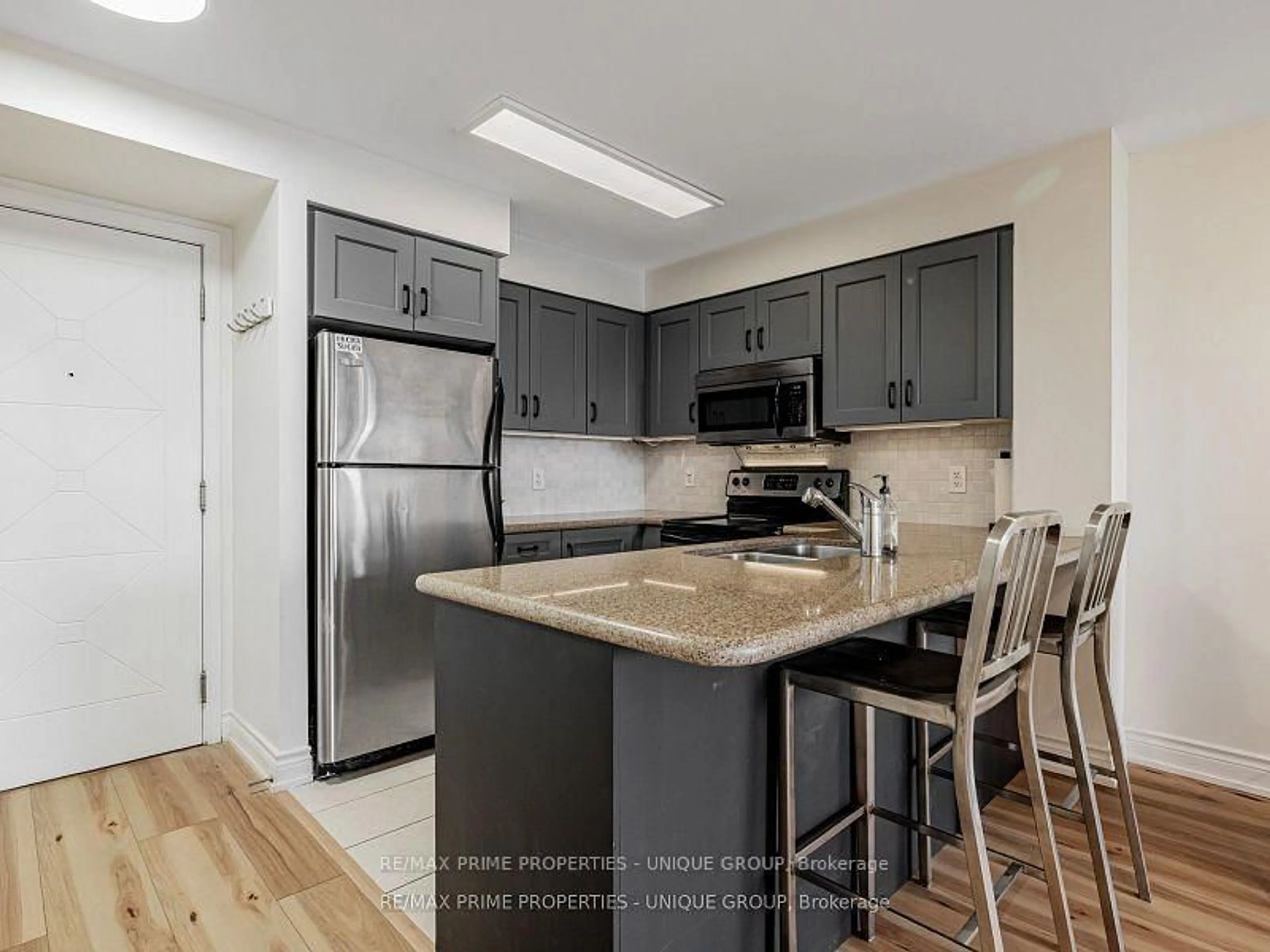 Standard kitchen, unknown for 18 Harding Blvd #709, Richmond Hill Ontario L4C 0T3