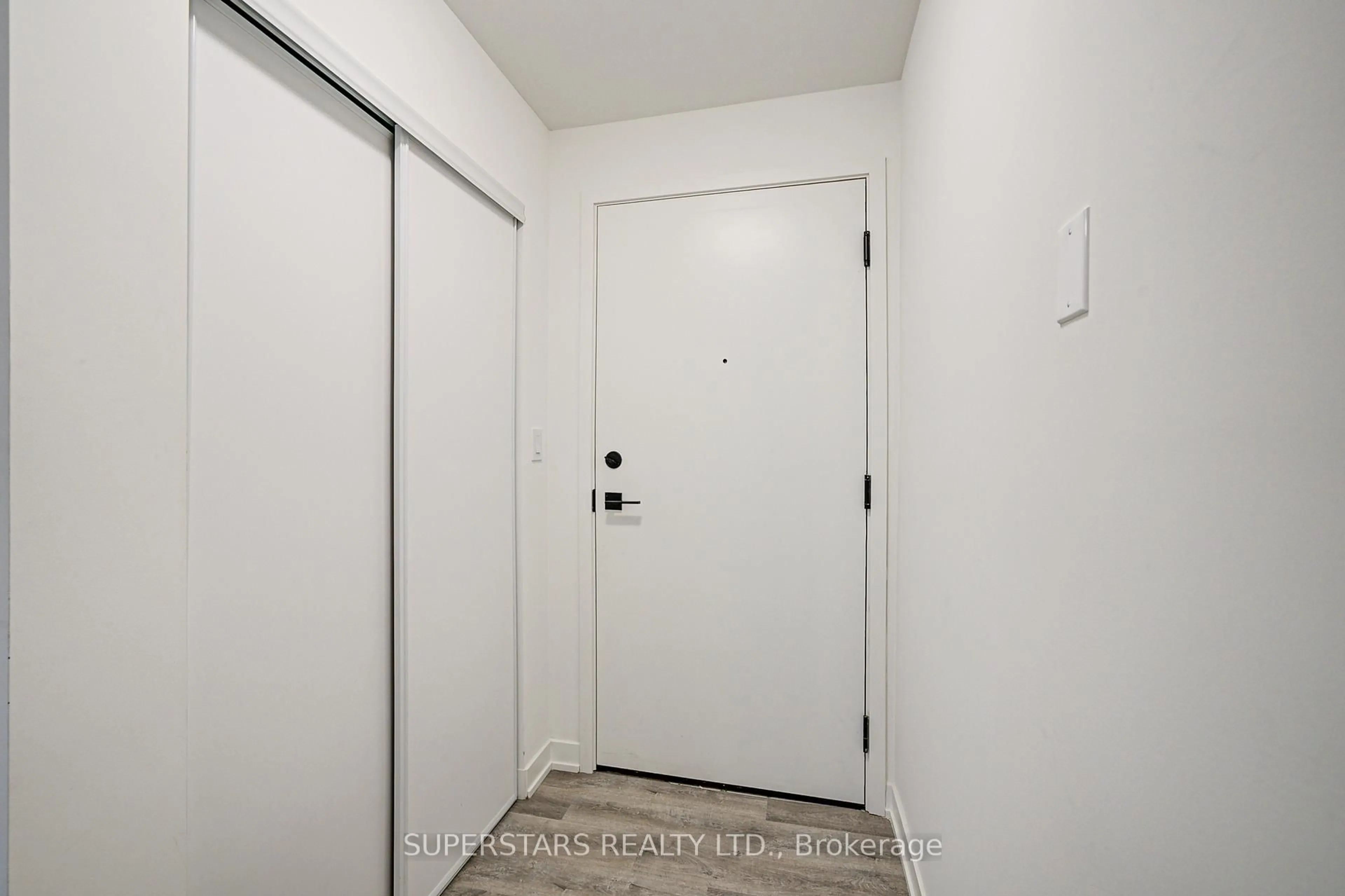 Indoor entryway for 292 Verdale Crossing #1112, Markham Ontario L6G 0H6