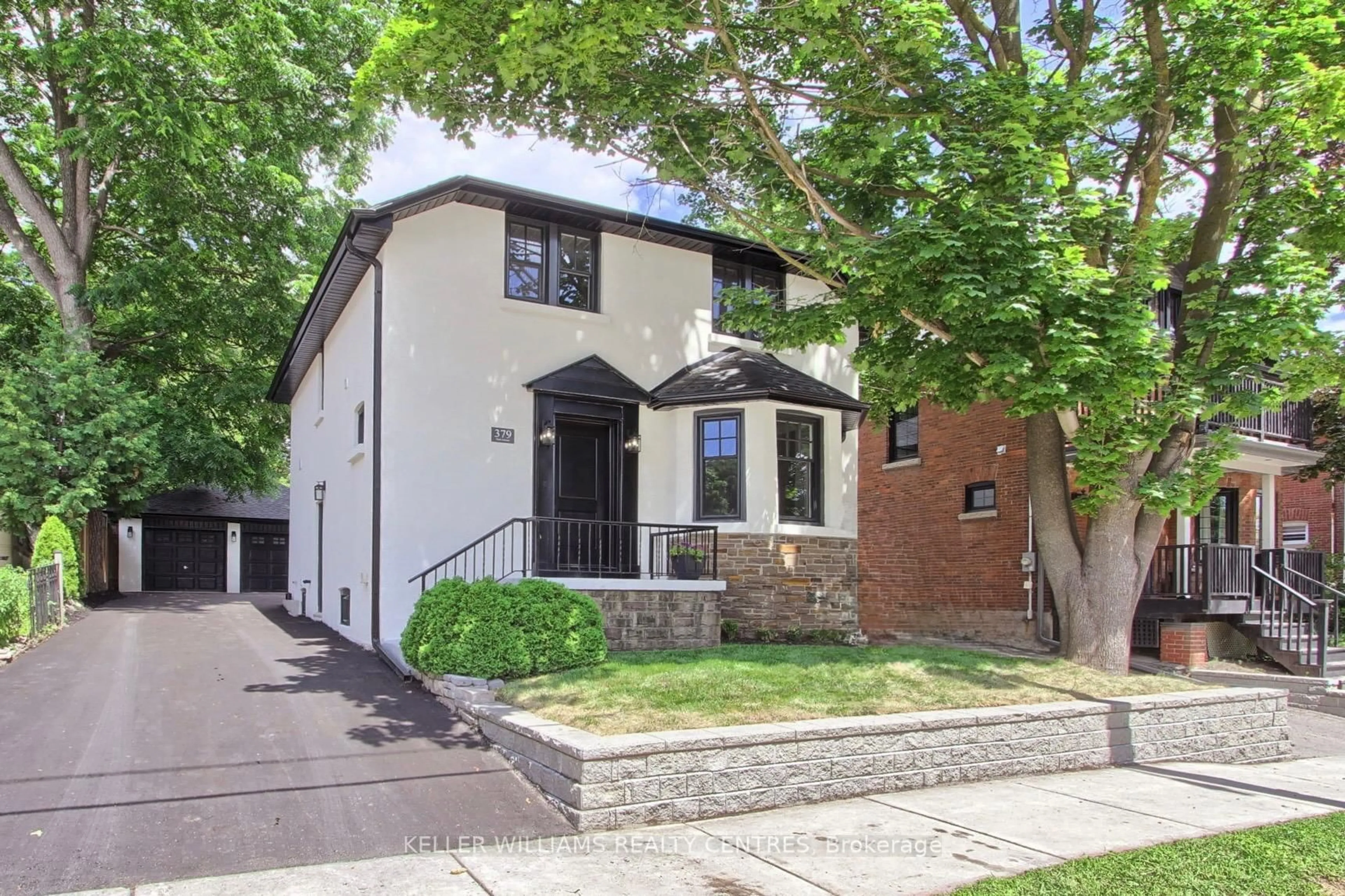 Home with brick exterior material, street for 379 Park Ave, Newmarket Ontario L3Y 1V6