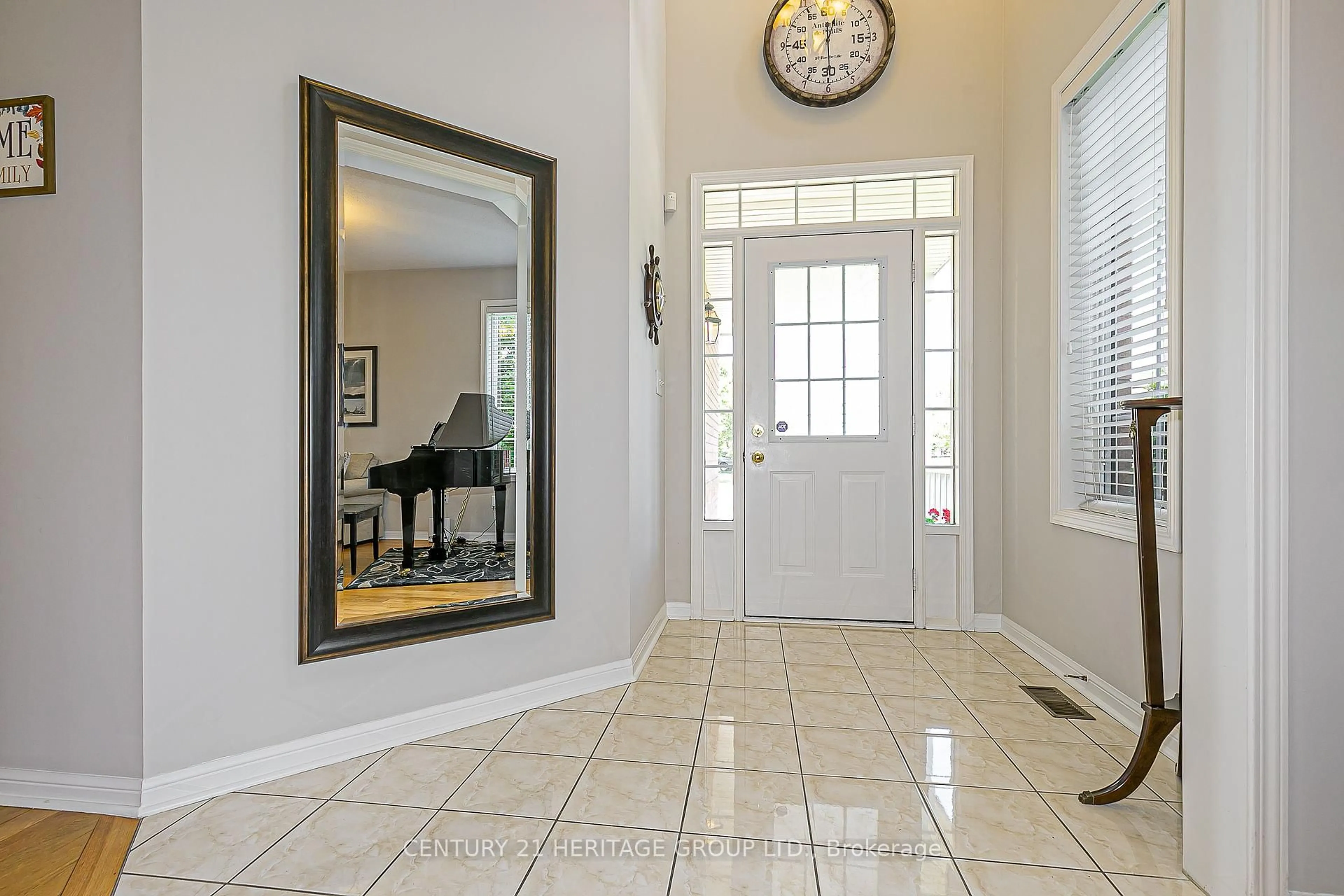 Indoor entryway for 49 Pagoda Dr, Richmond Hill Ontario L4E 4N5