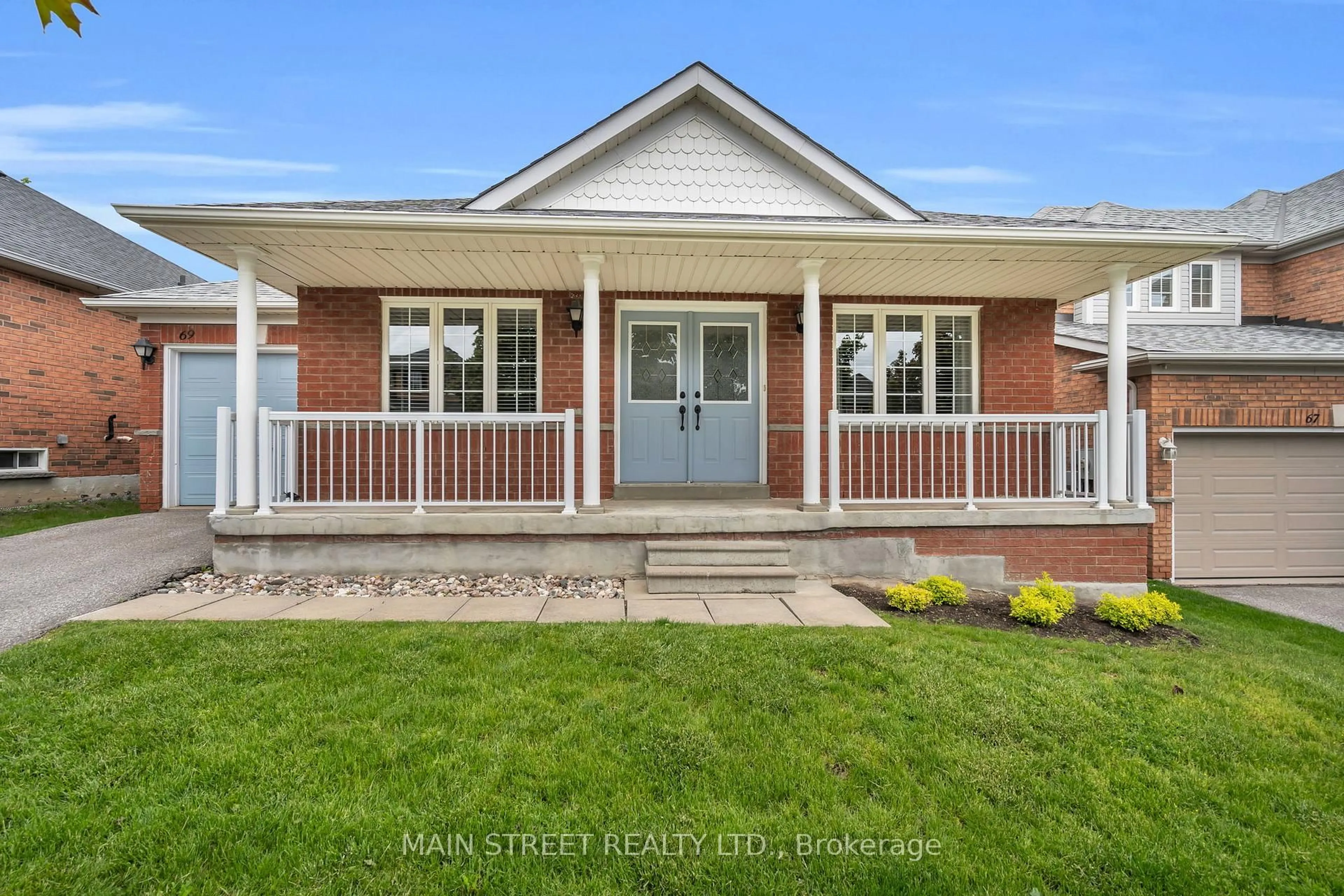 Home with vinyl exterior material, street for 69 Brecken Dr, Georgina Ontario L4P 4A6