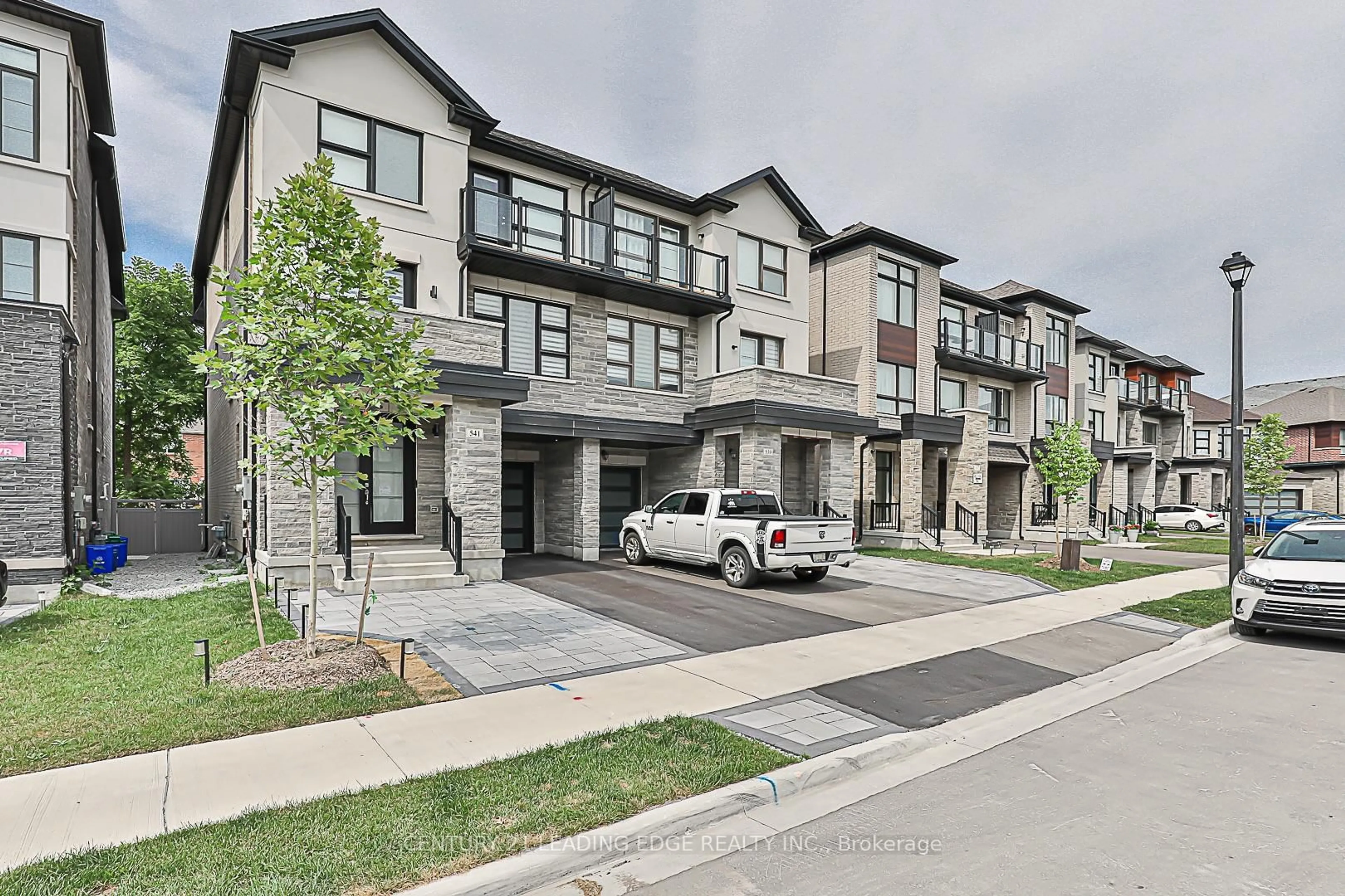Unknown for 541 New England Crt, Newmarket Ontario L3X 0M5