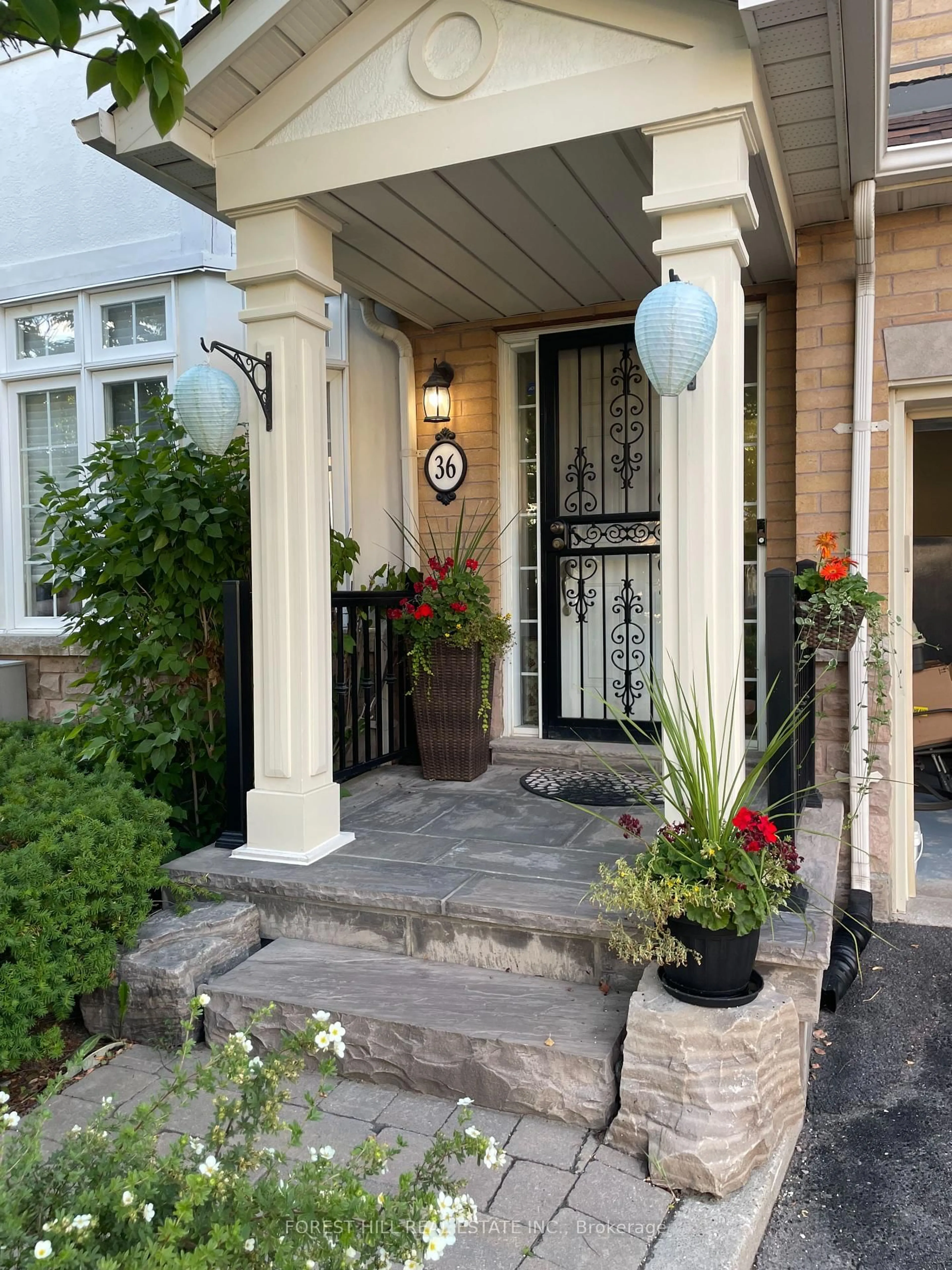 Indoor entryway for 603 Clark Ave #36, Vaughan Ontario L4J 8R2