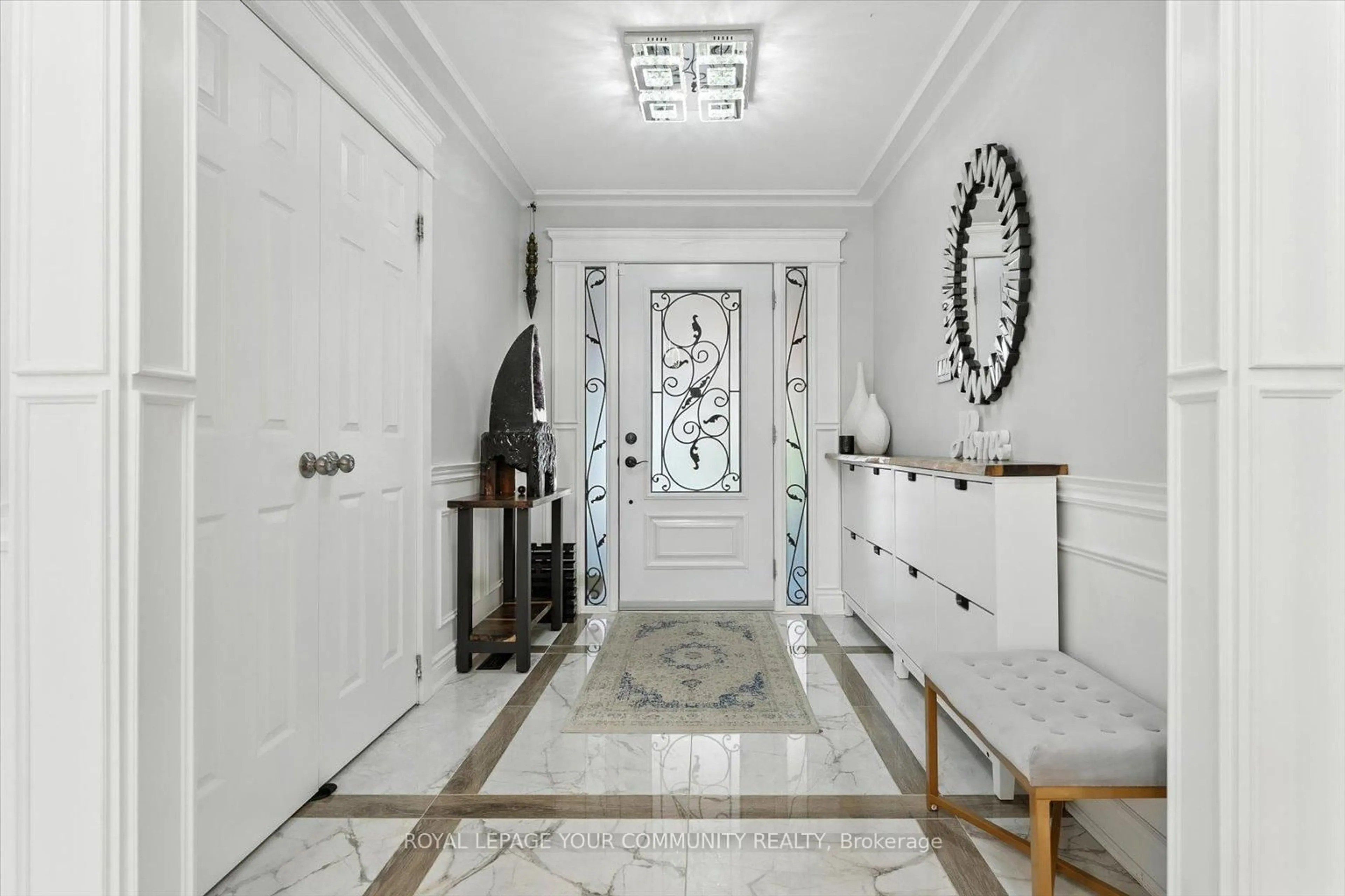 Indoor entryway for 196 Mapes Ave, Vaughan Ontario L4L 8R8