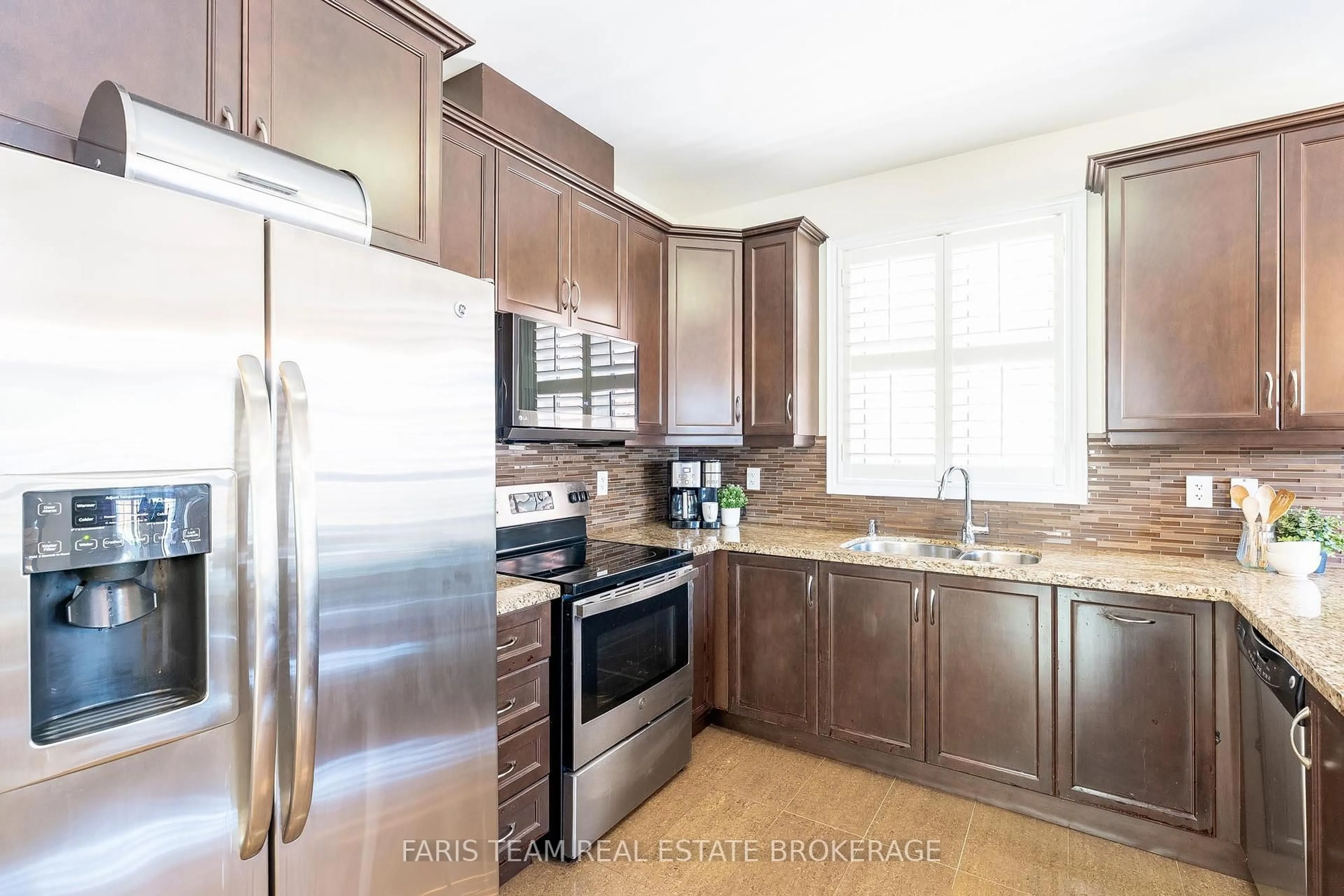 Standard kitchen, unknown for 45 Via Piani Rd, Vaughan Ontario L4H 0Y2