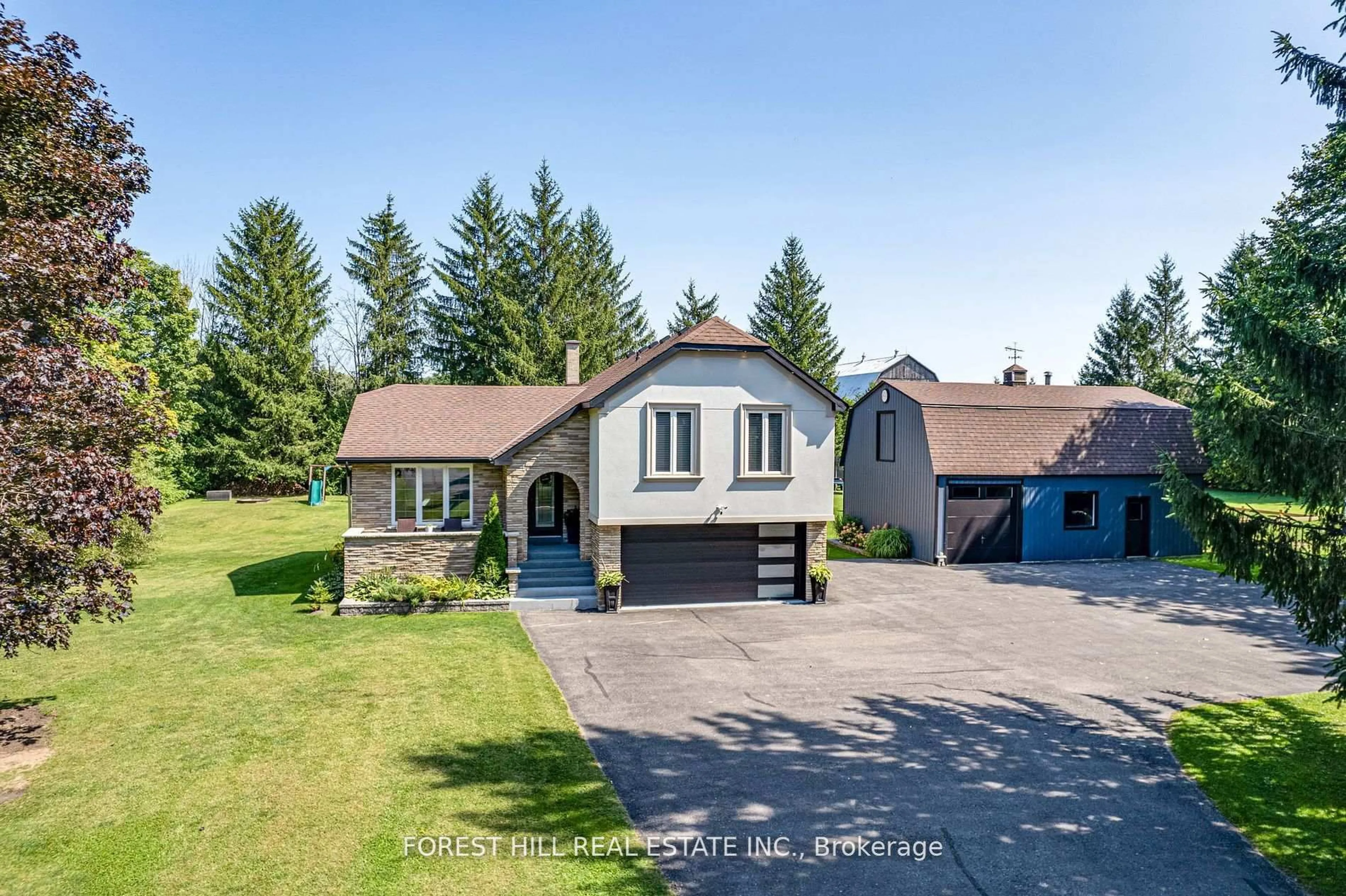 A pic from outside/outdoor area/front of a property/back of a property/a pic from drone, street for 5837 Yonge St, Innisfil Ontario L0L 1K0