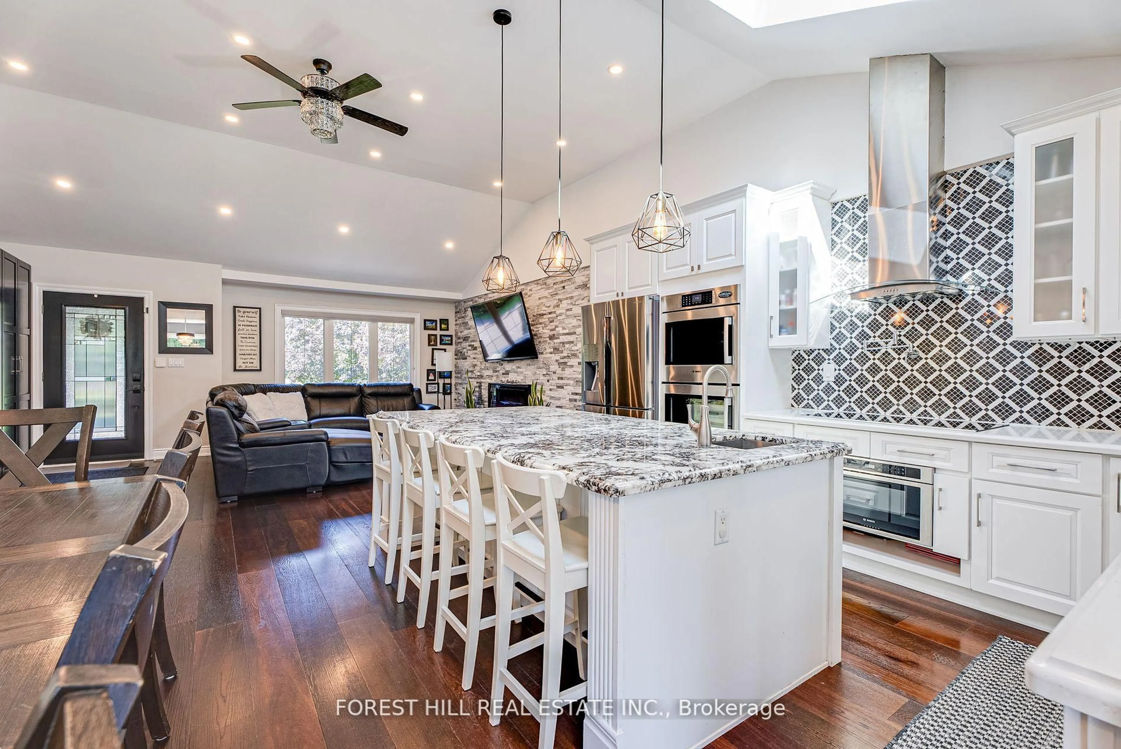 Open concept kitchen, ceramic/tile floor for 5837 Yonge St, Innisfil Ontario L0L 1K0