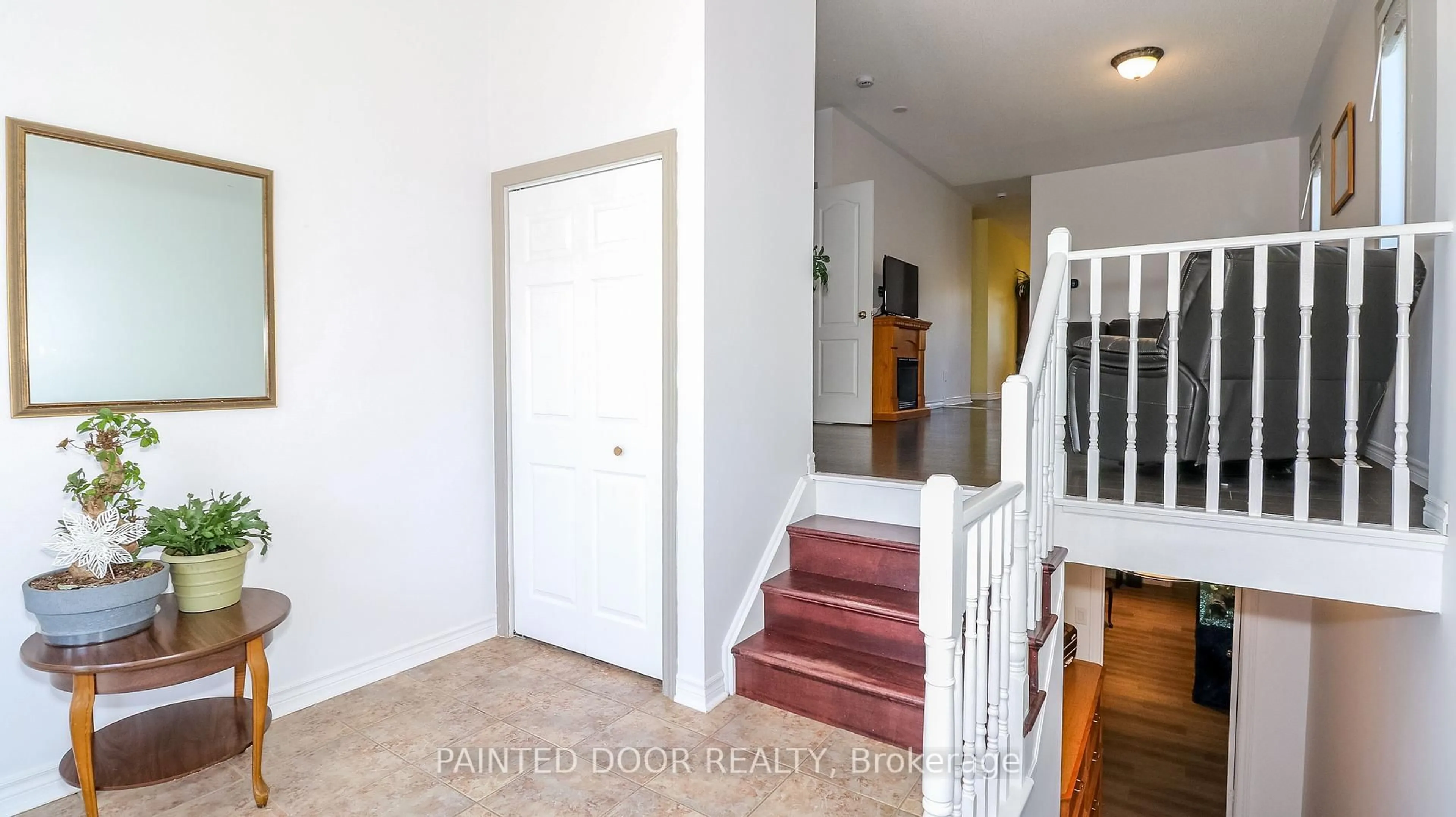Indoor entryway for 33 Legion Way, Essa Ontario L0M 1B5