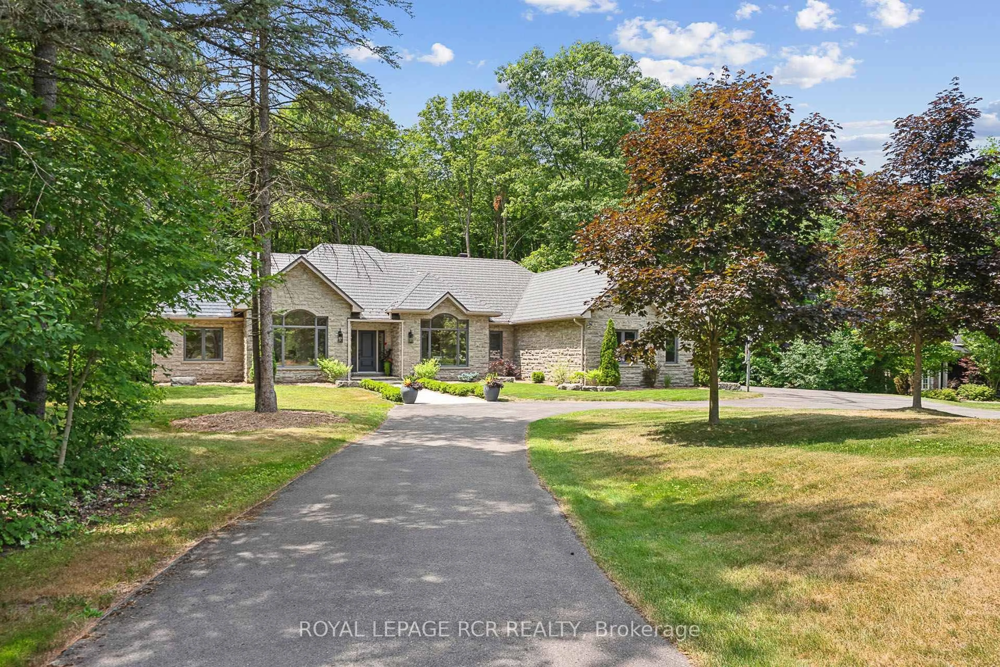 A pic from outside/outdoor area/front of a property/back of a property/a pic from drone, street for 30 Loggers Tr, Whitchurch-Stouffville Ontario L4A 2L6