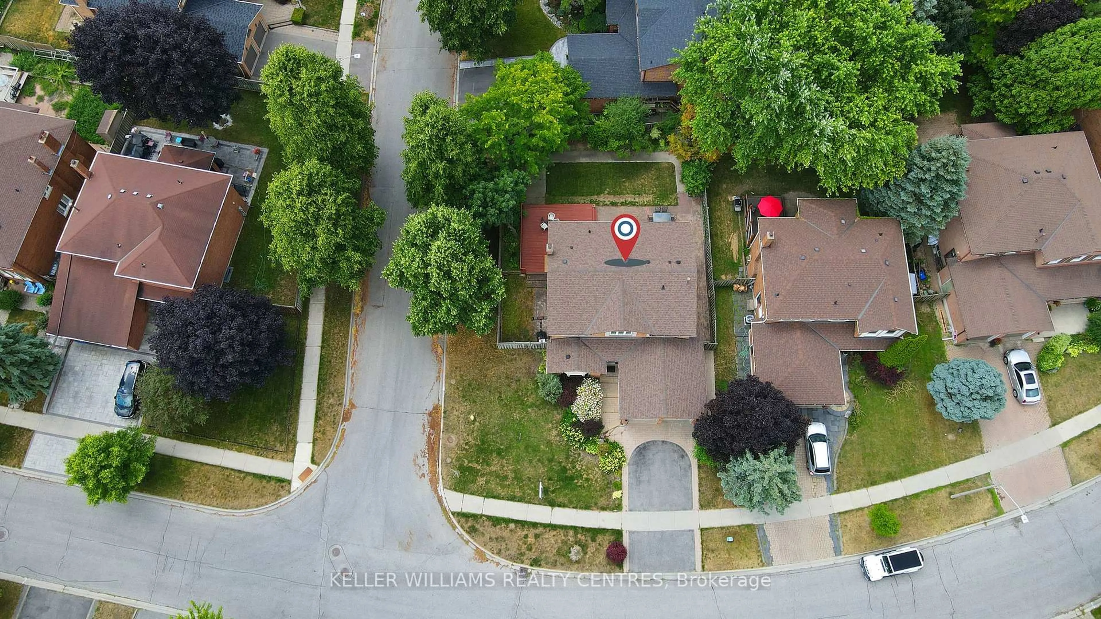 A pic from outside/outdoor area/front of a property/back of a property/a pic from drone, street for 9 Hickory Dr, Markham Ontario L3P 6S7