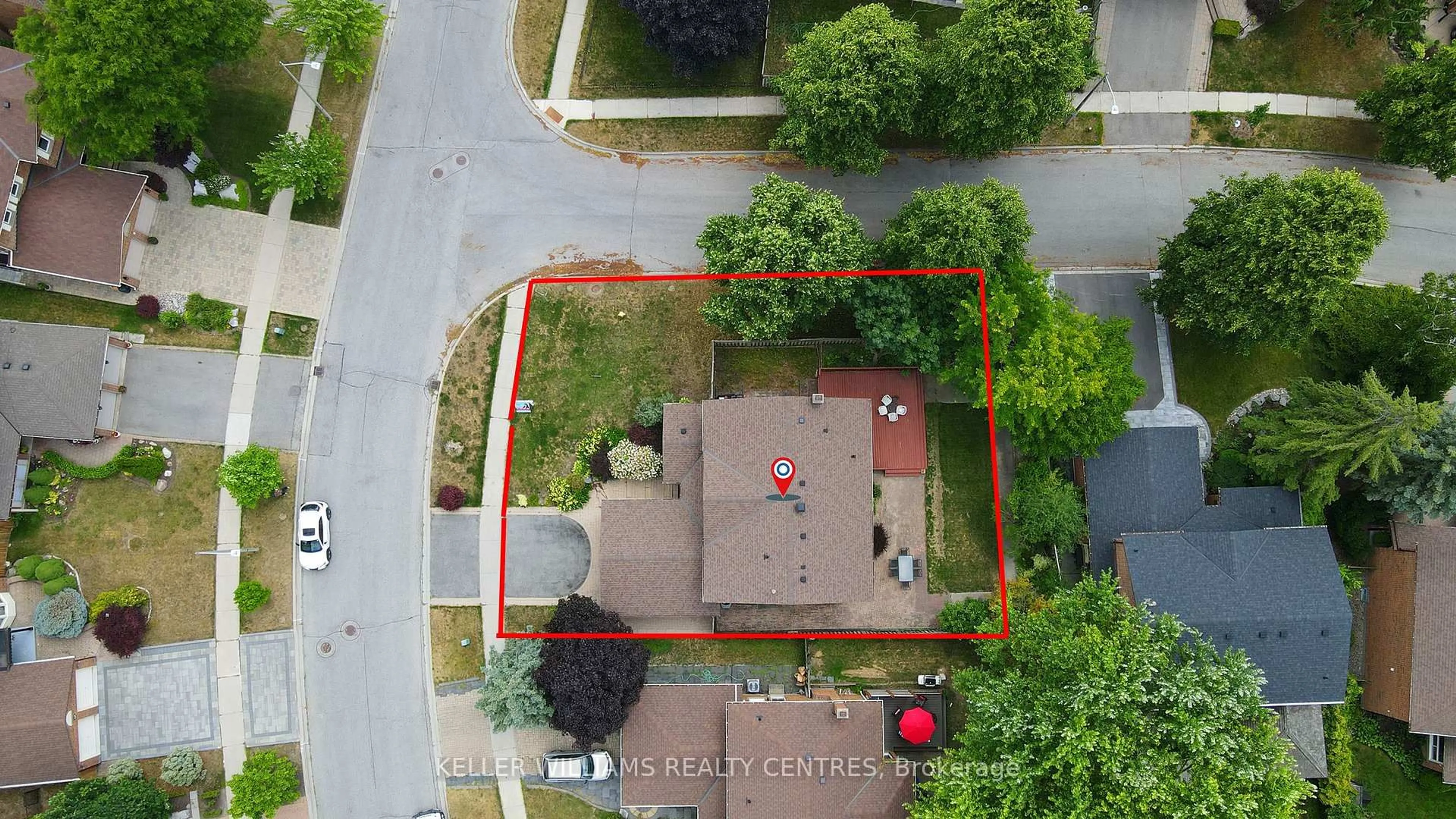 A pic from outside/outdoor area/front of a property/back of a property/a pic from drone, street for 9 Hickory Dr, Markham Ontario L3P 6S7