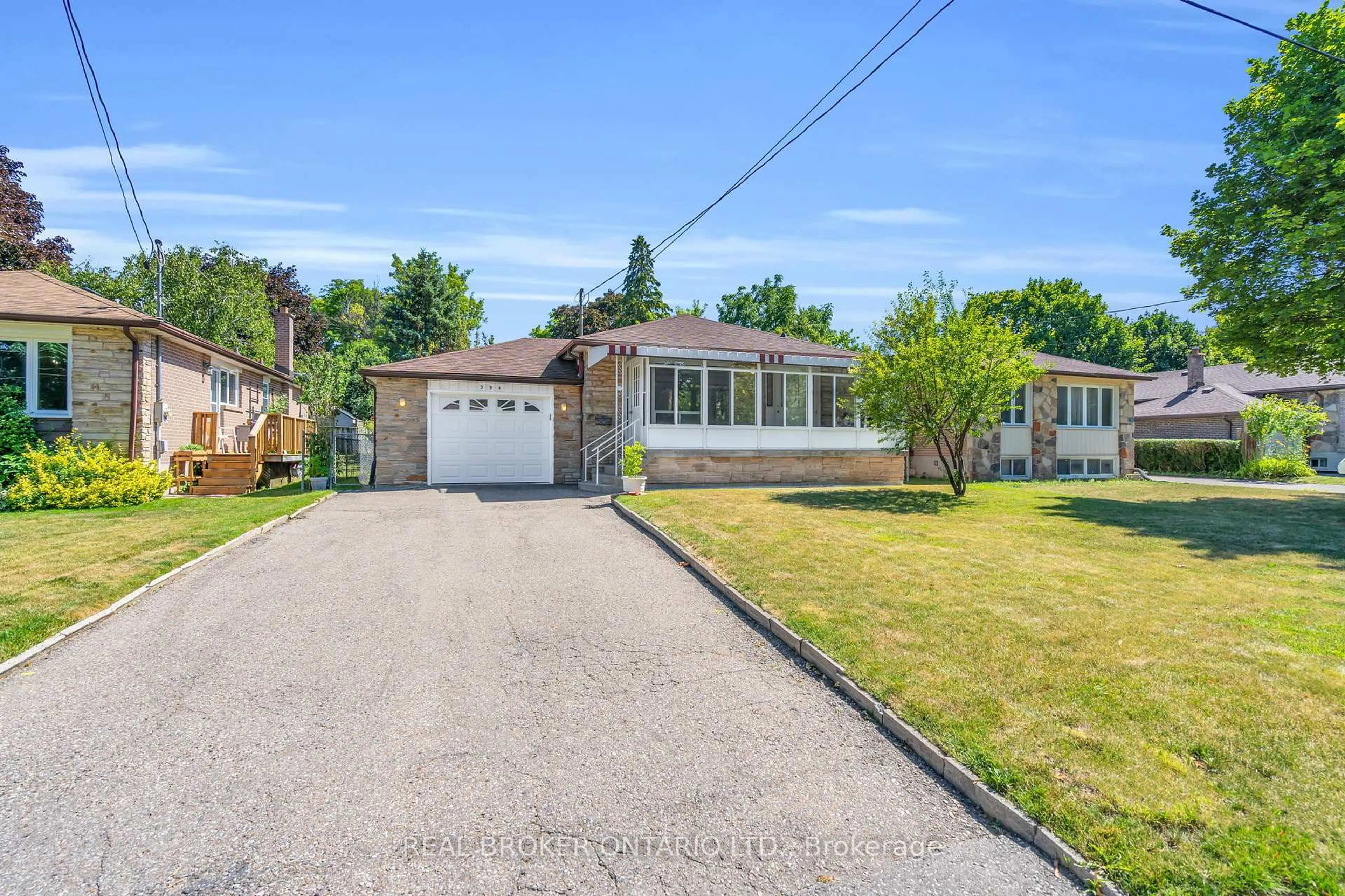 A pic from outside/outdoor area/front of a property/back of a property/a pic from drone, street for 394 Allgood St, Richmond Hill Ontario L4C 2Z2