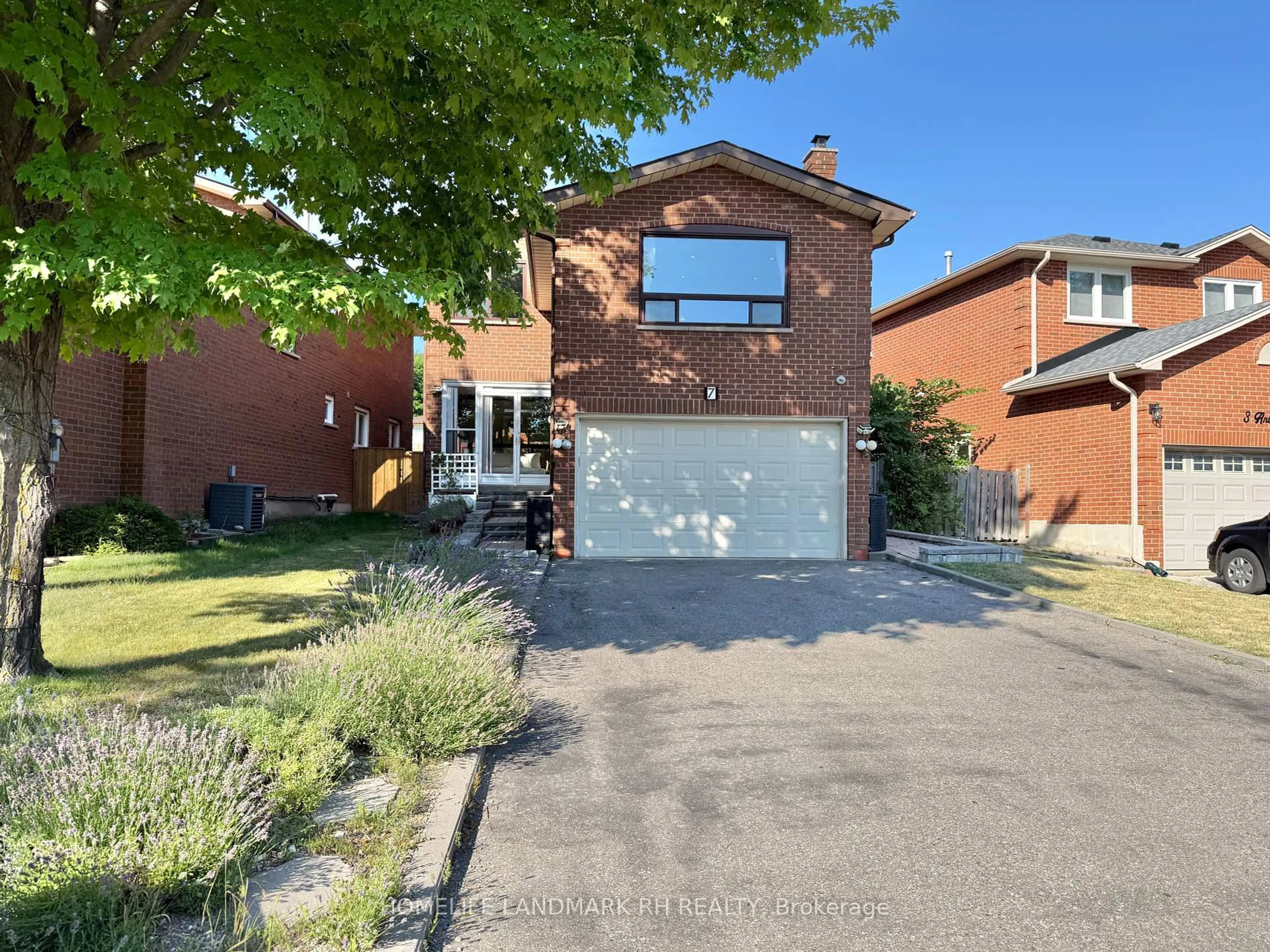 A pic from outside/outdoor area/front of a property/back of a property/a pic from drone, street for 7 Anthony Lane, Vaughan Ontario L4K 3K3