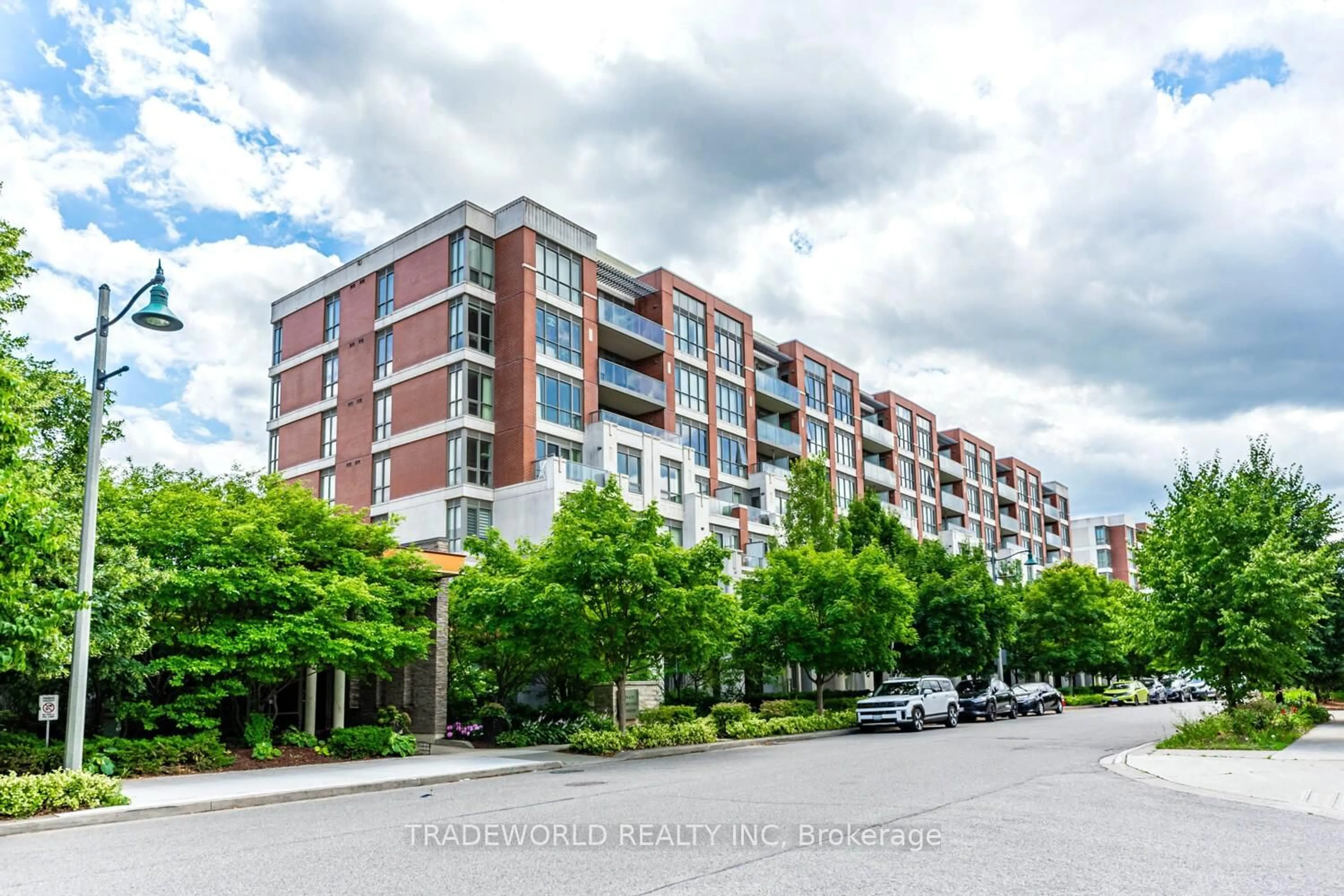 A pic from outside/outdoor area/front of a property/back of a property/a pic from drone, unknown for 39 Upper Duke Cres #707, Markham Ontario L6G 0B8